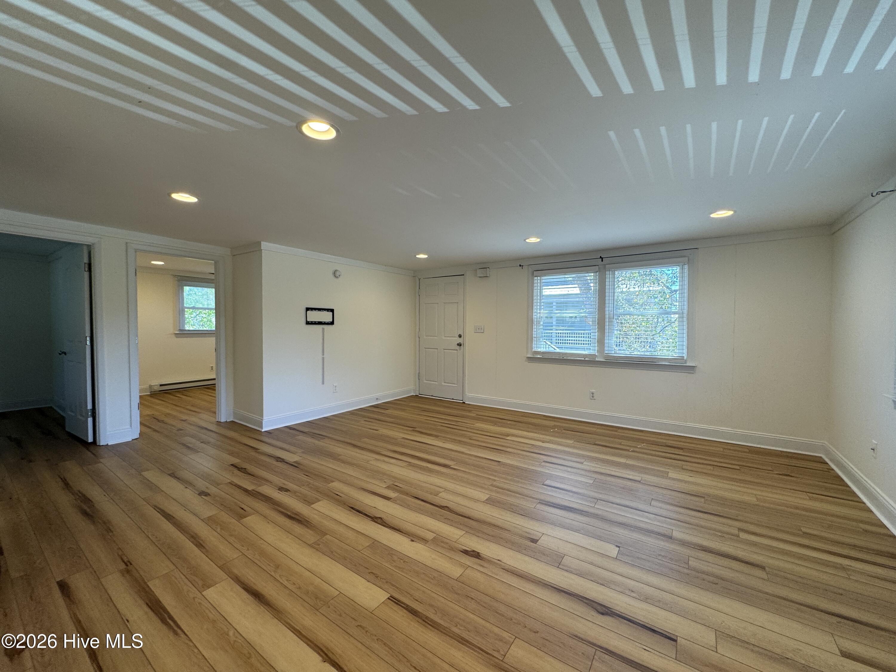 100565998 | Photo 11