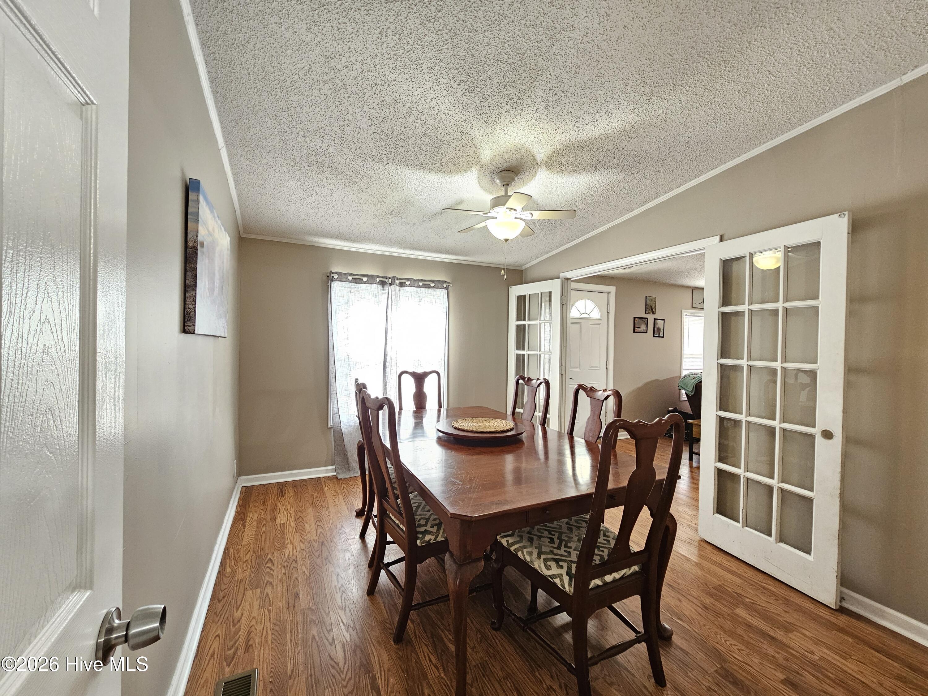 100561319 | Photo 26