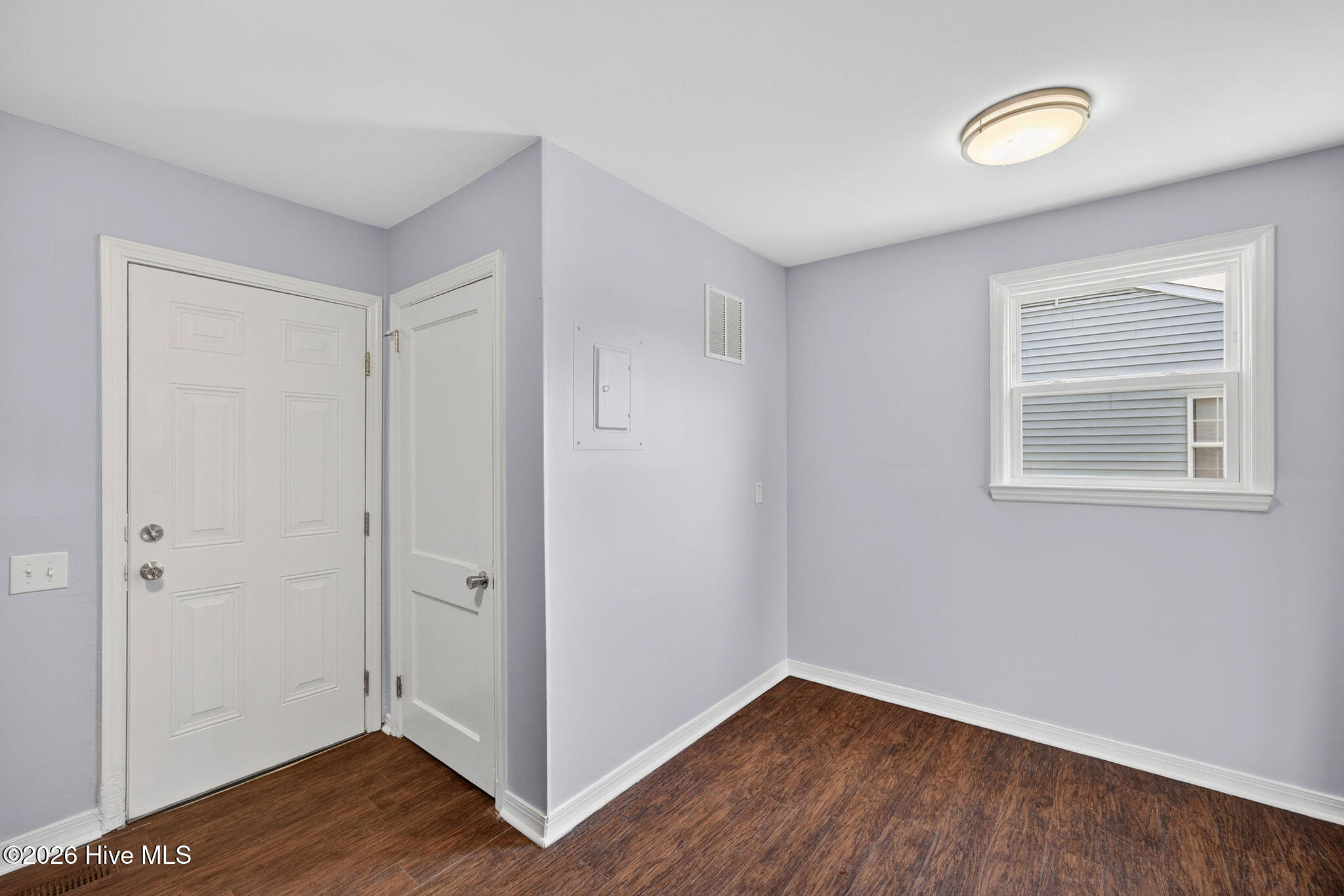 100567273 | Photo 31