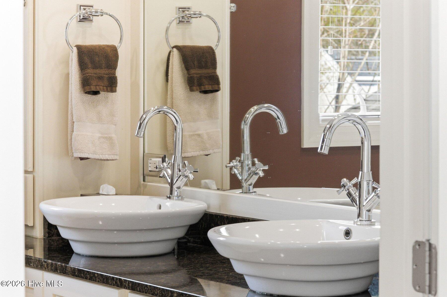 100562414 | Photo 40