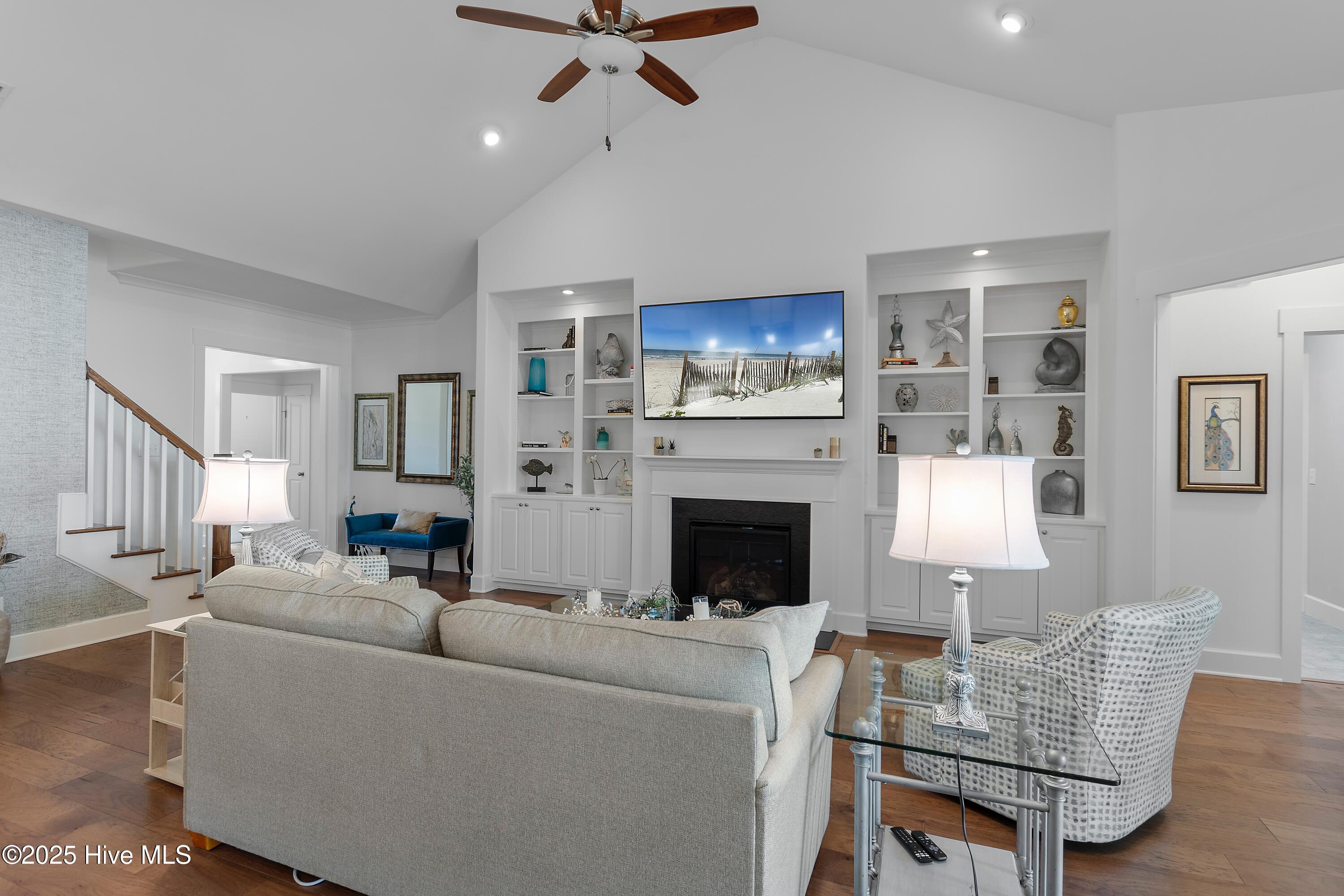 100537733 | Photo 20