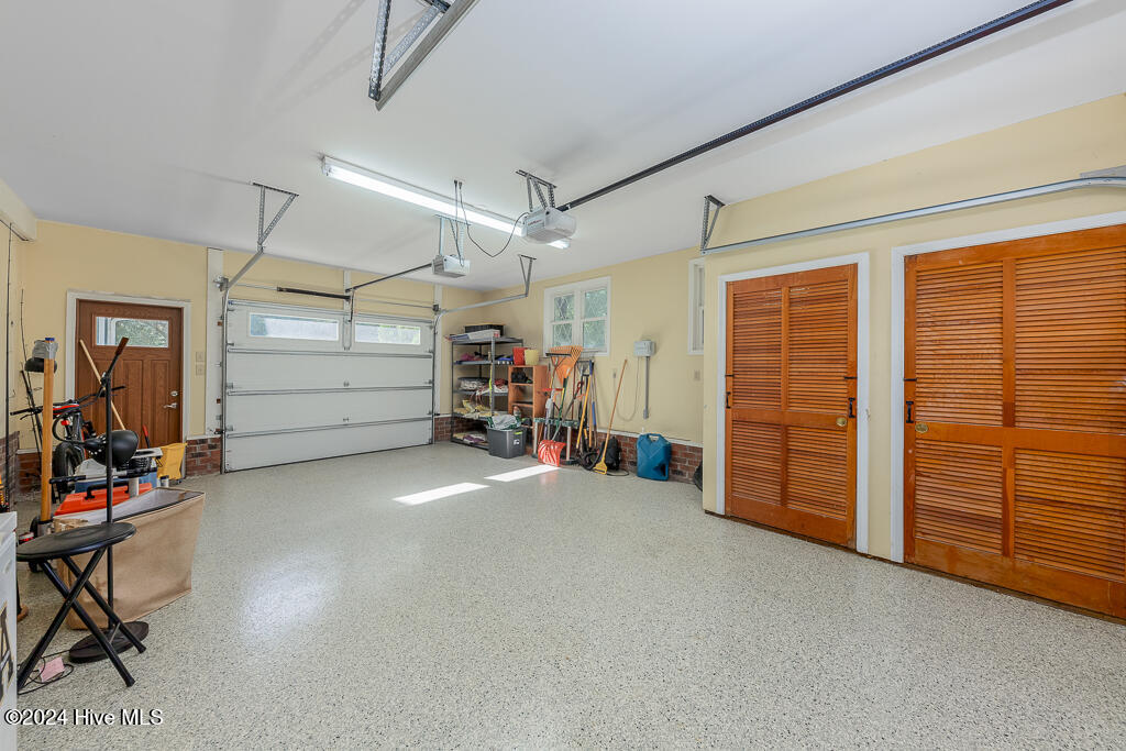 121 Harbour Drive,Hubert