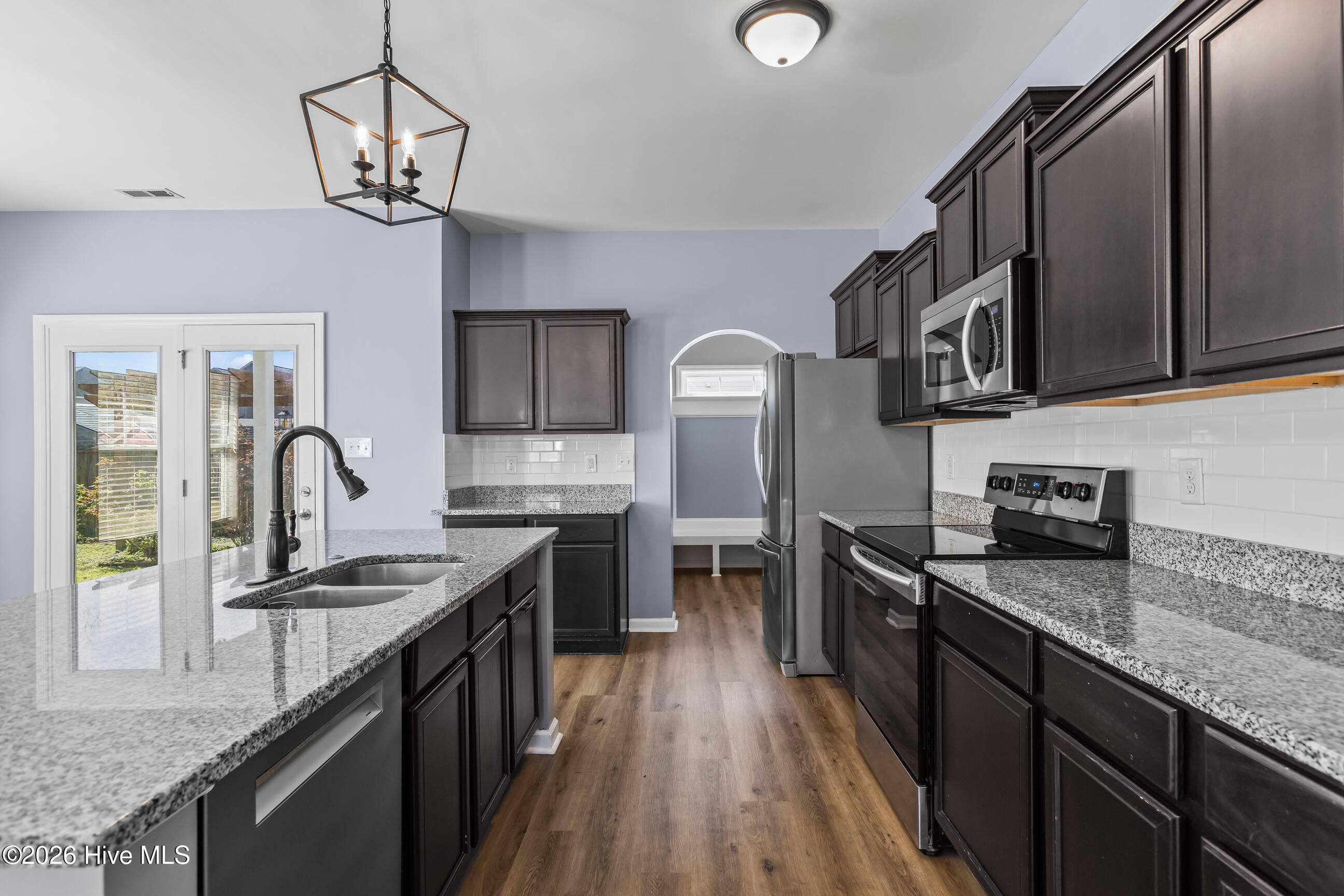 100562604 | Photo 13