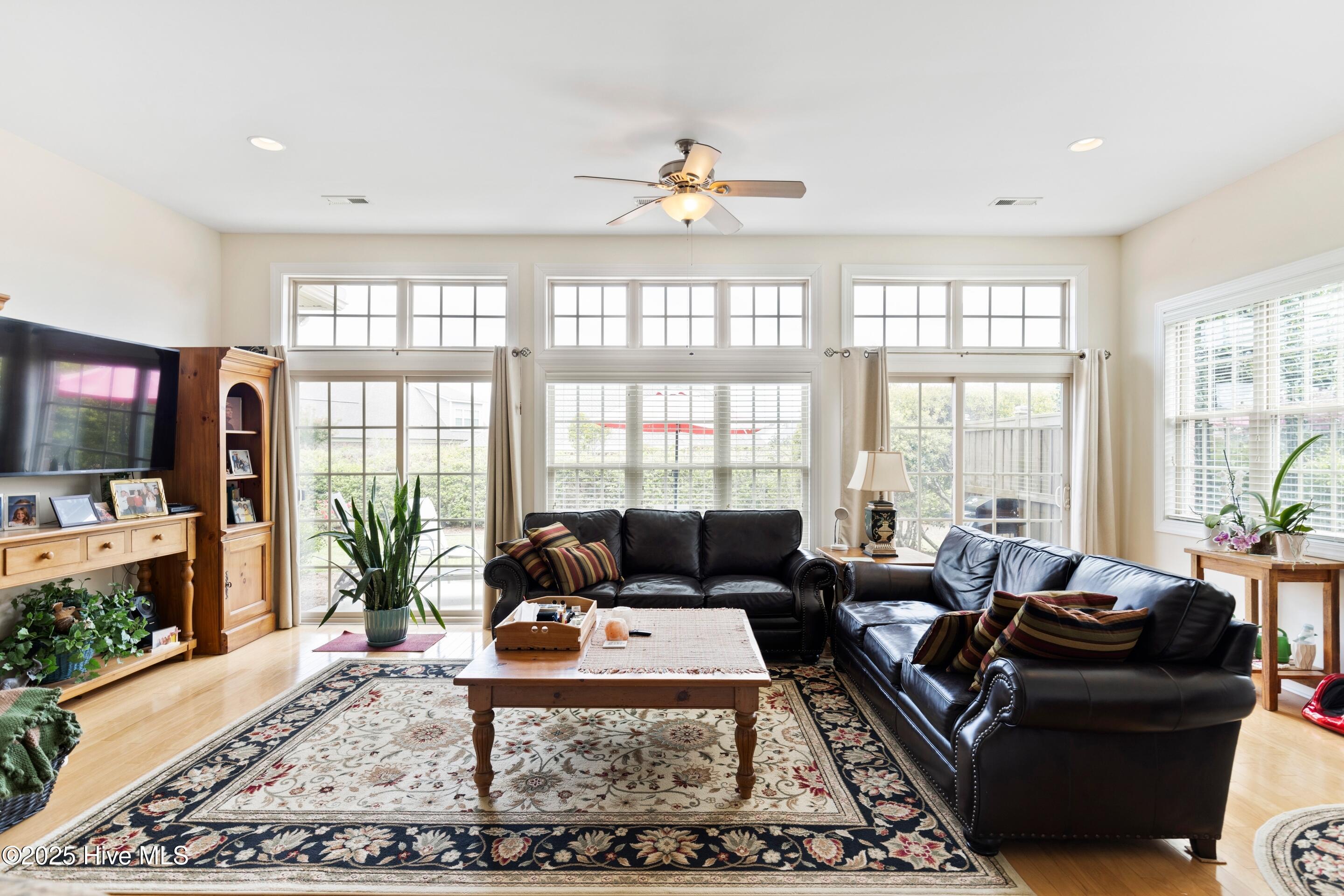 100527165 | Photo 17