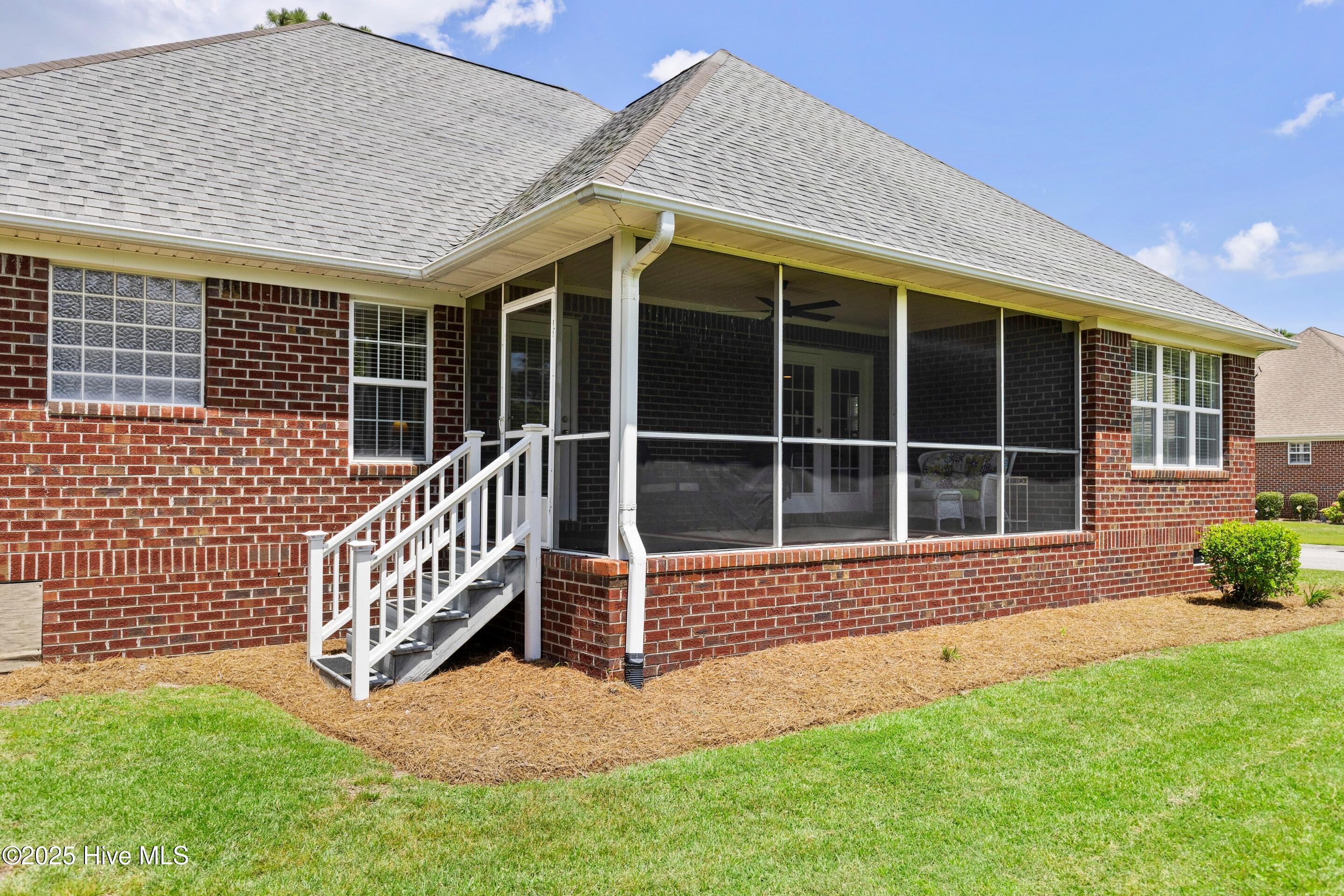 100519382 | Photo 45