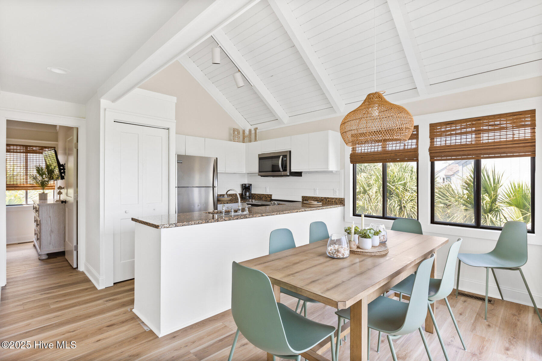 100540785 | Photo 15