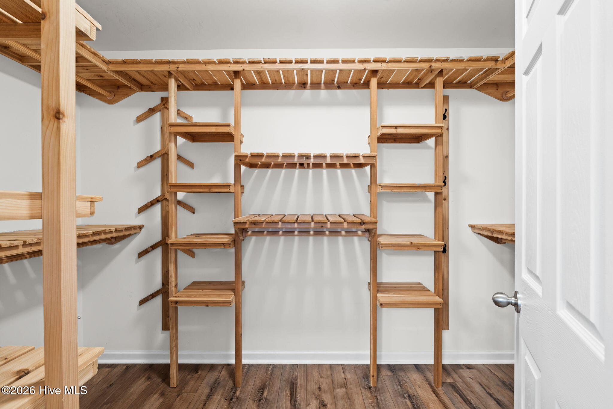 100565577 | Photo 23