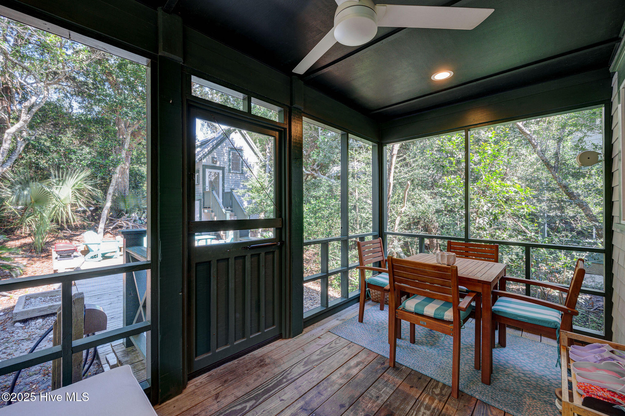 100531577 | Photo 10