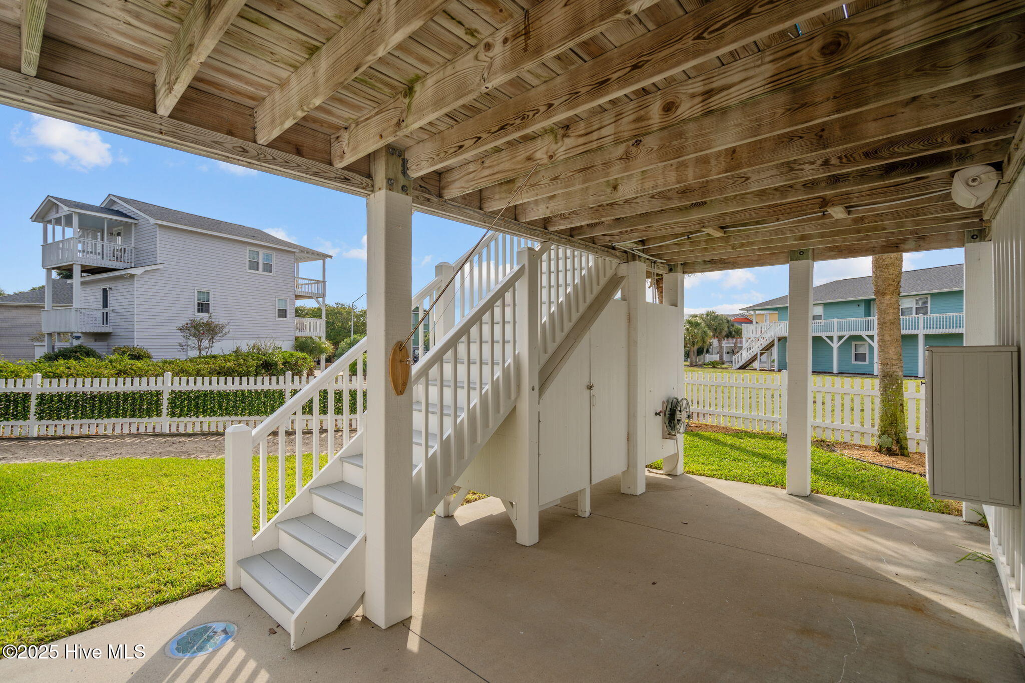 100528762 | Photo 75