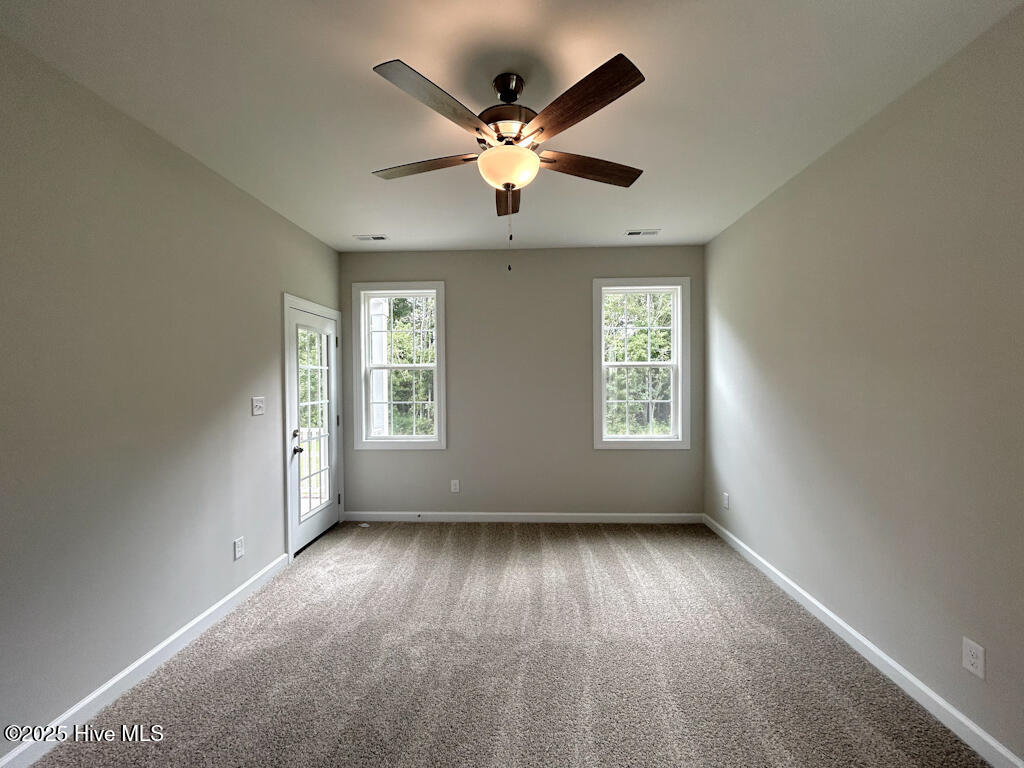 100562830 | Photo 36