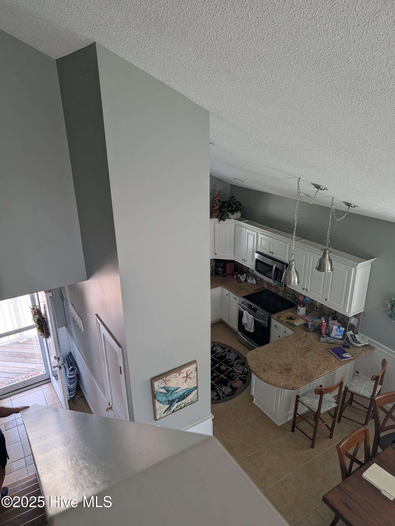 100515123 | Photo 38