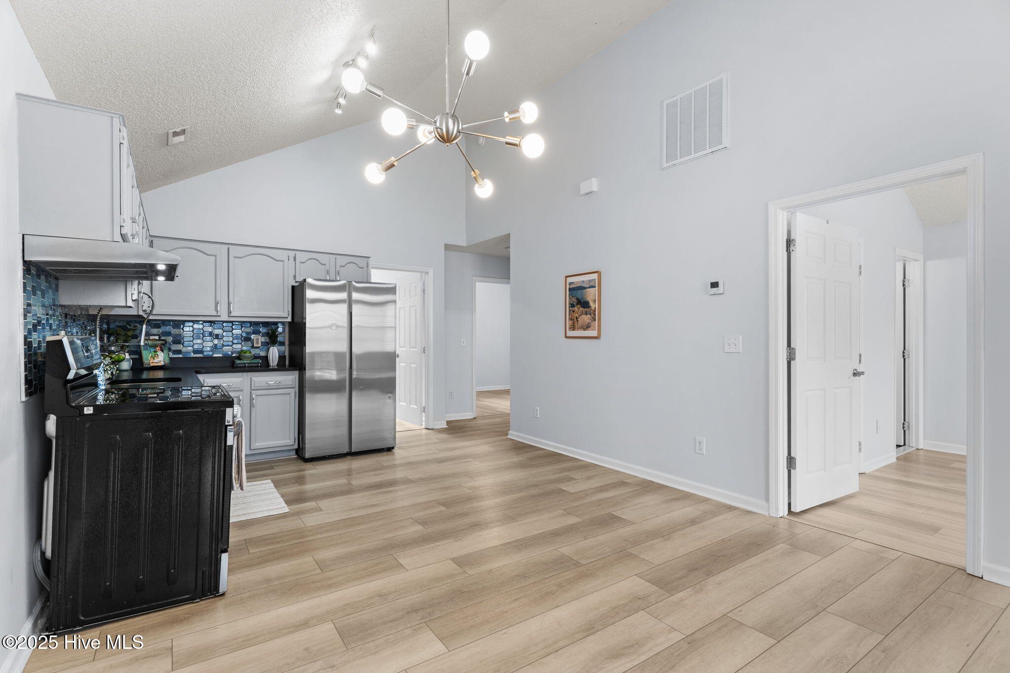 100534947 | Photo 10