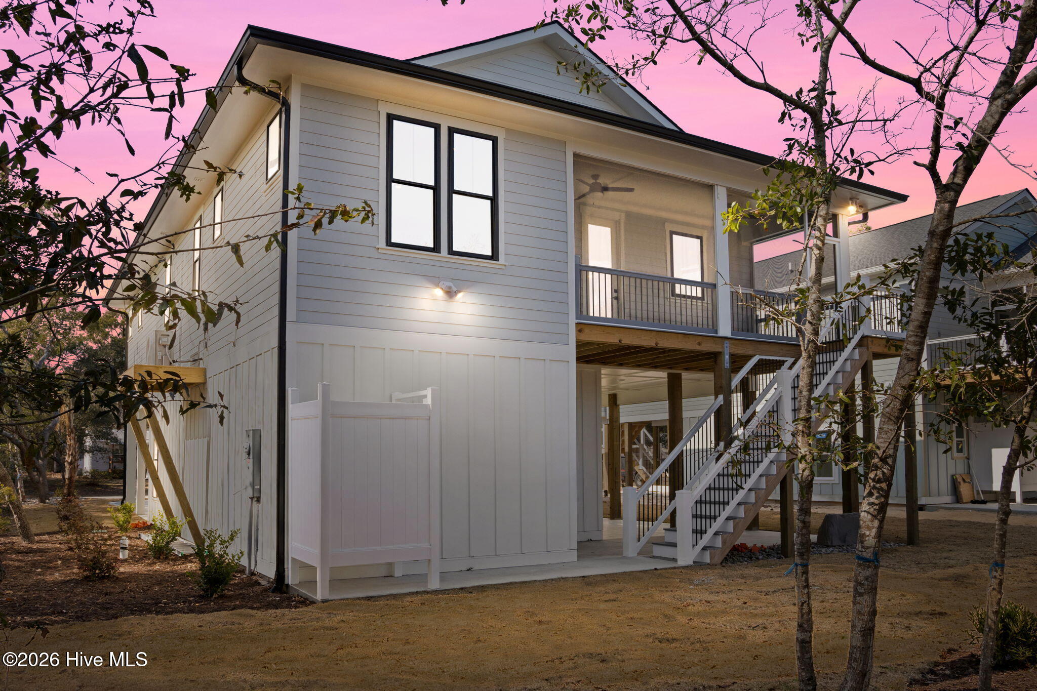 100554131 | Photo 64