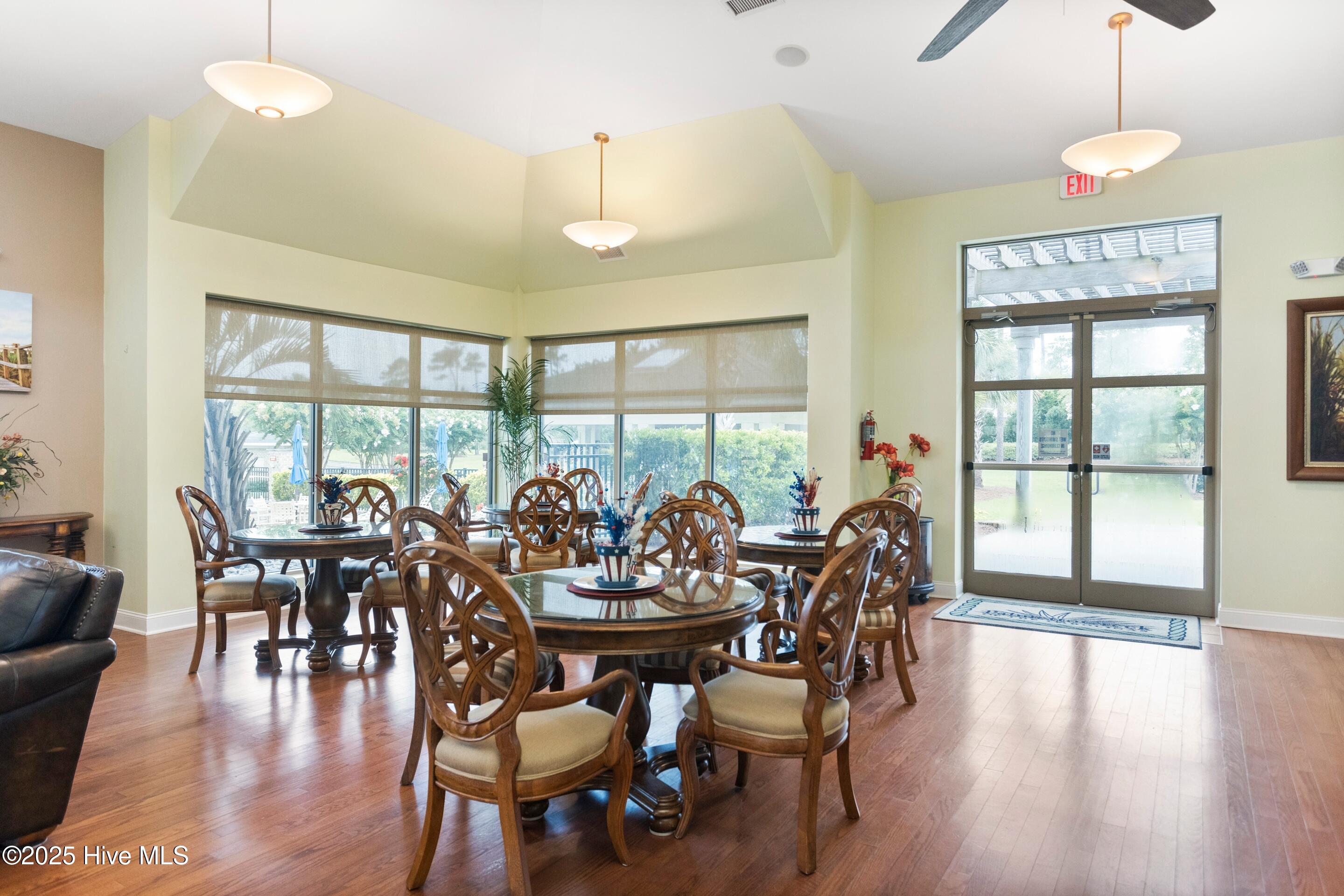 100527165 | Photo 41