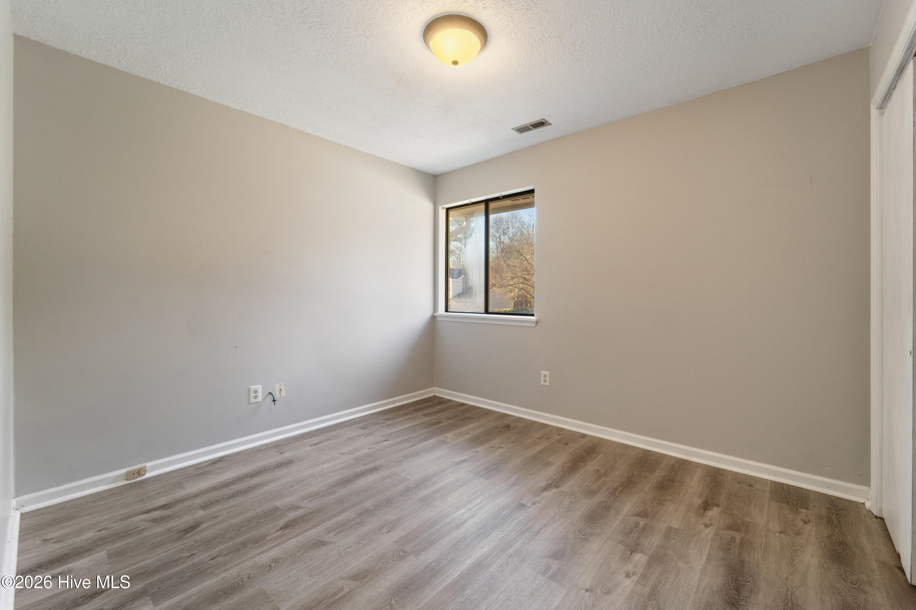 100543463 | Photo 15