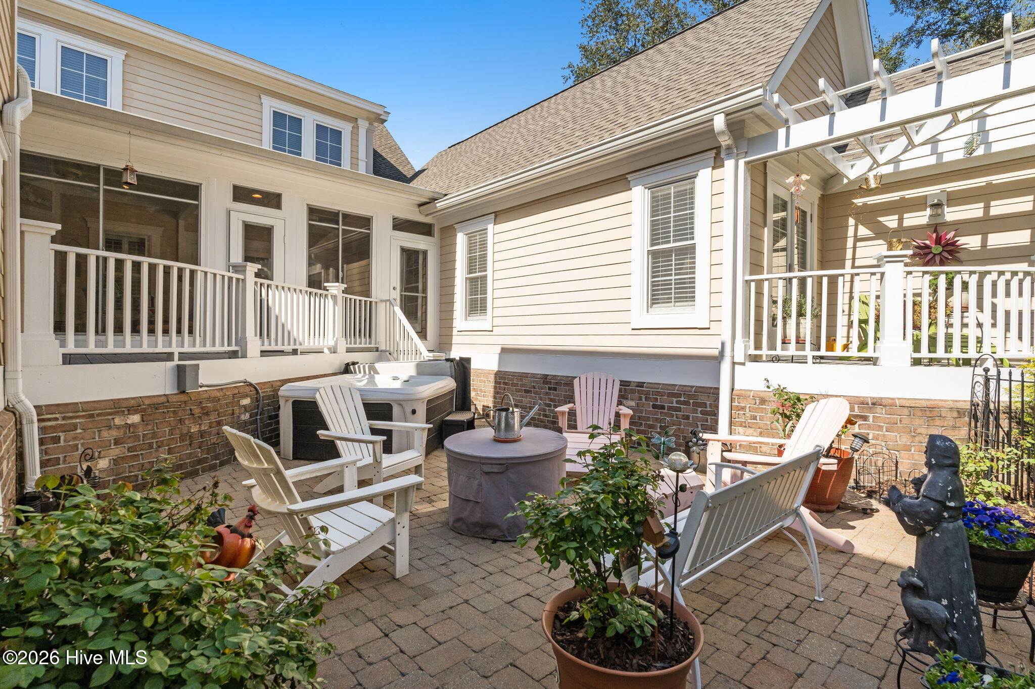 100563336 | Photo 48