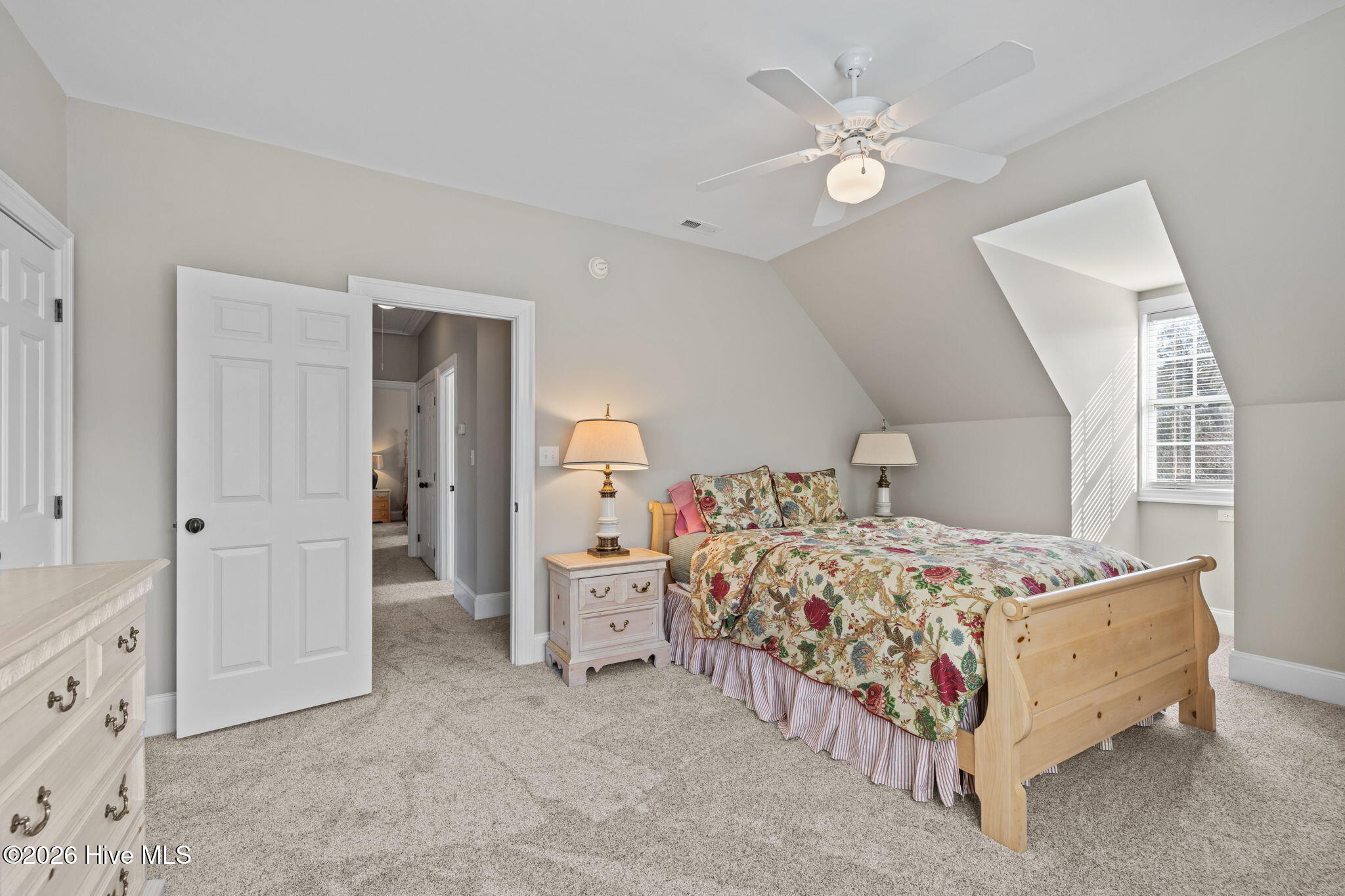 100554382 | Photo 34