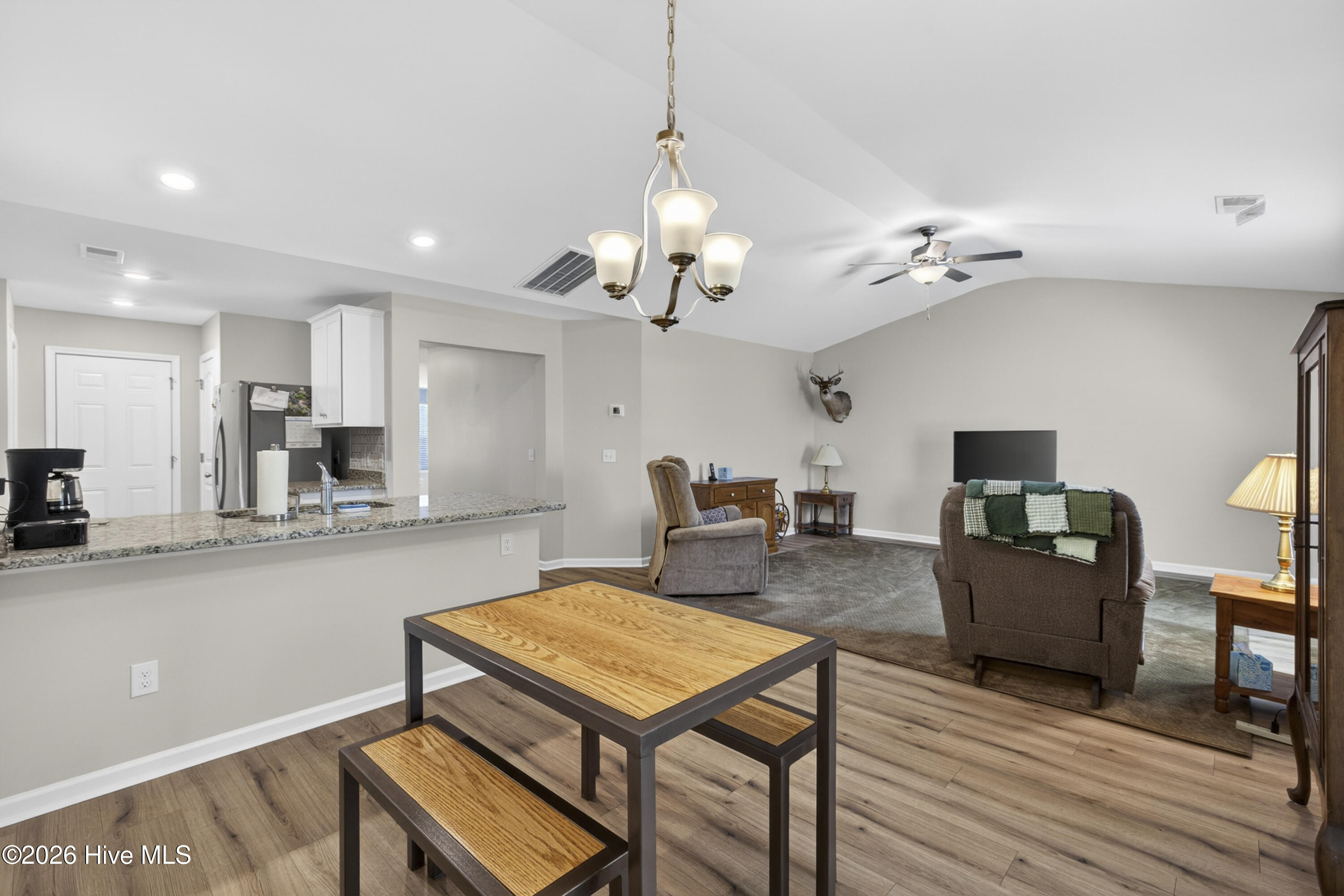 100570076 | Photo 29