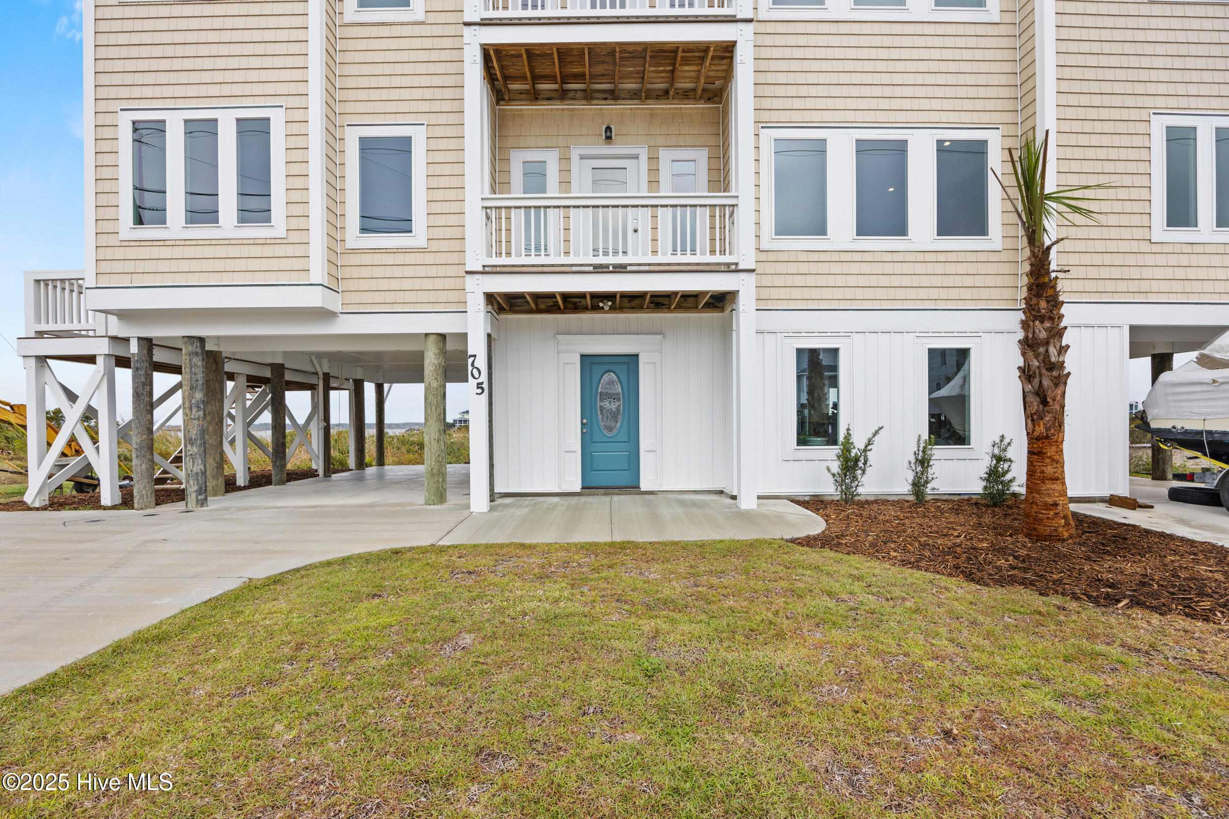 705 New River Inlet Road, North Topsail Beach, NC 28460 – photo 7: 7_front entryway