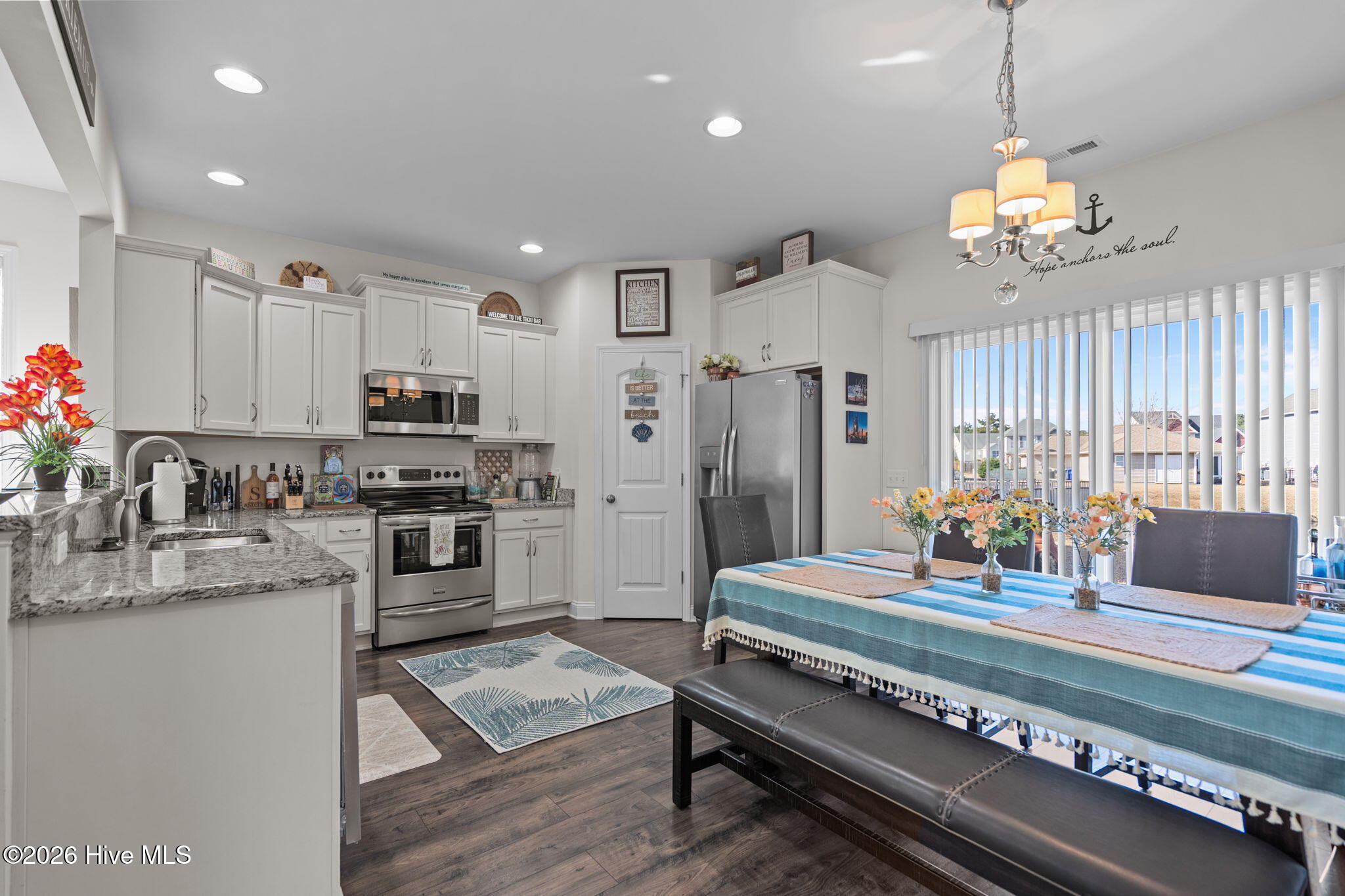 100548714 | Photo 14