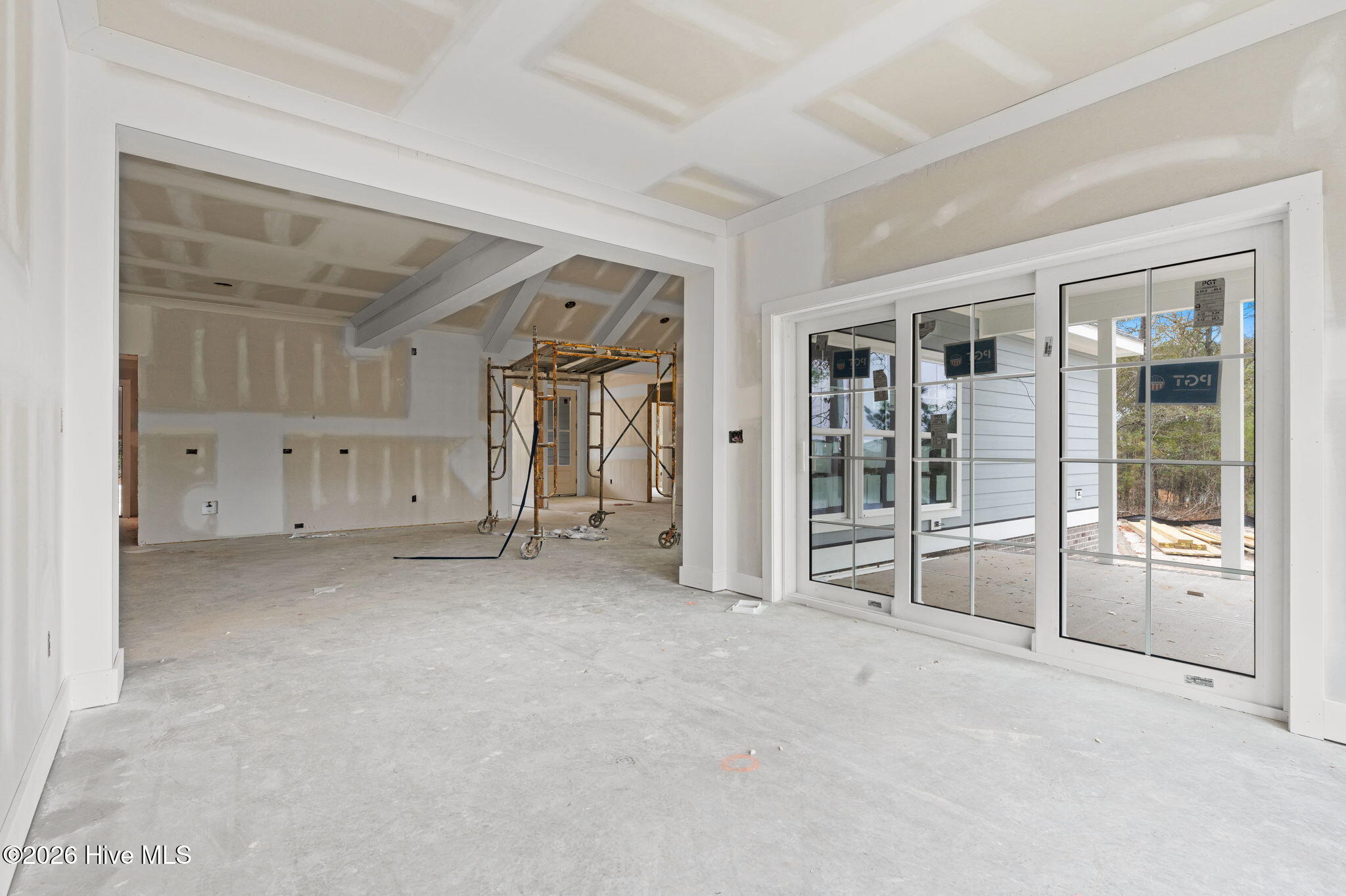 100557802 | Photo 11