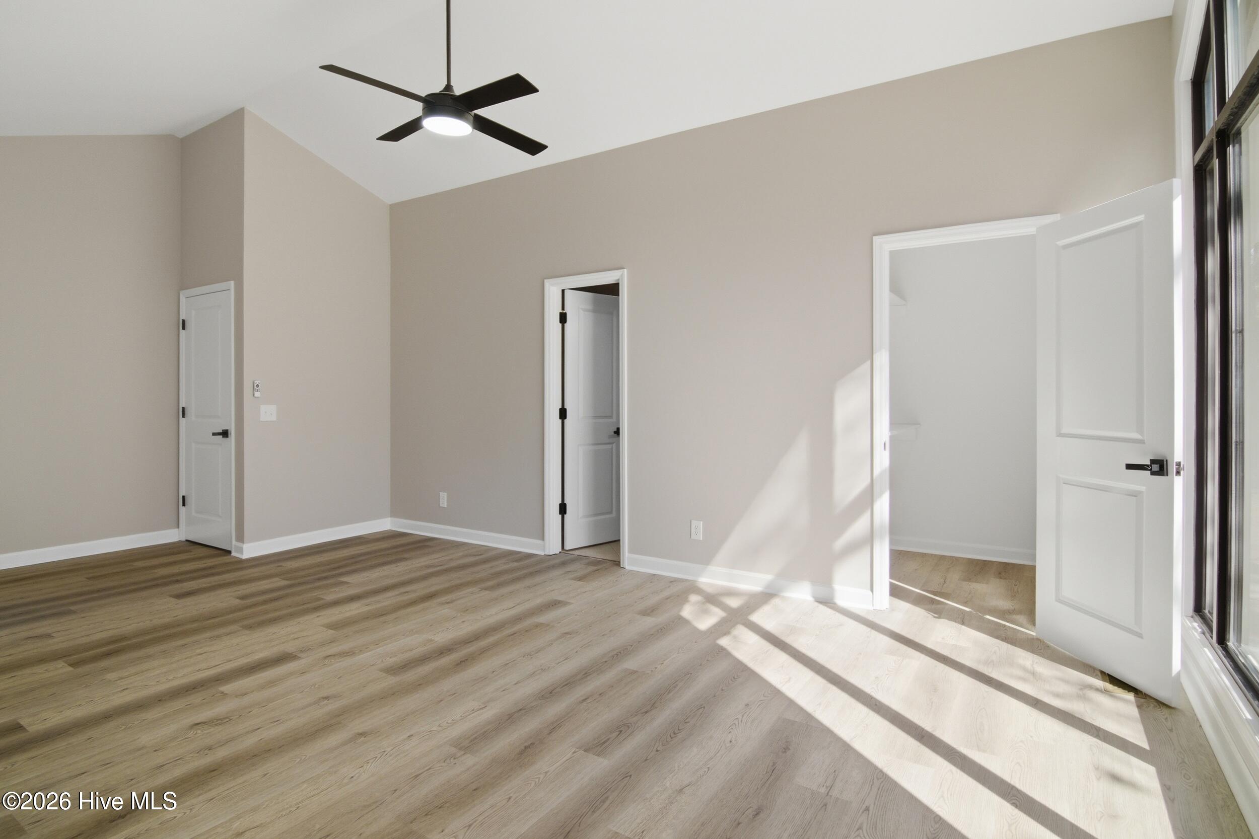 100553868 | Photo 35