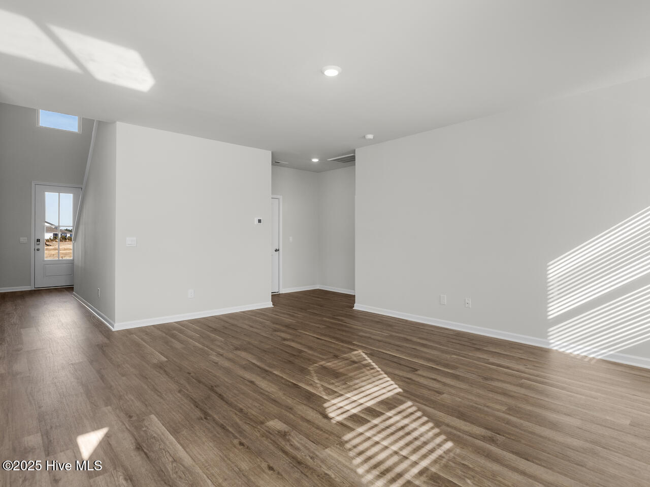 100546260 | Photo 17