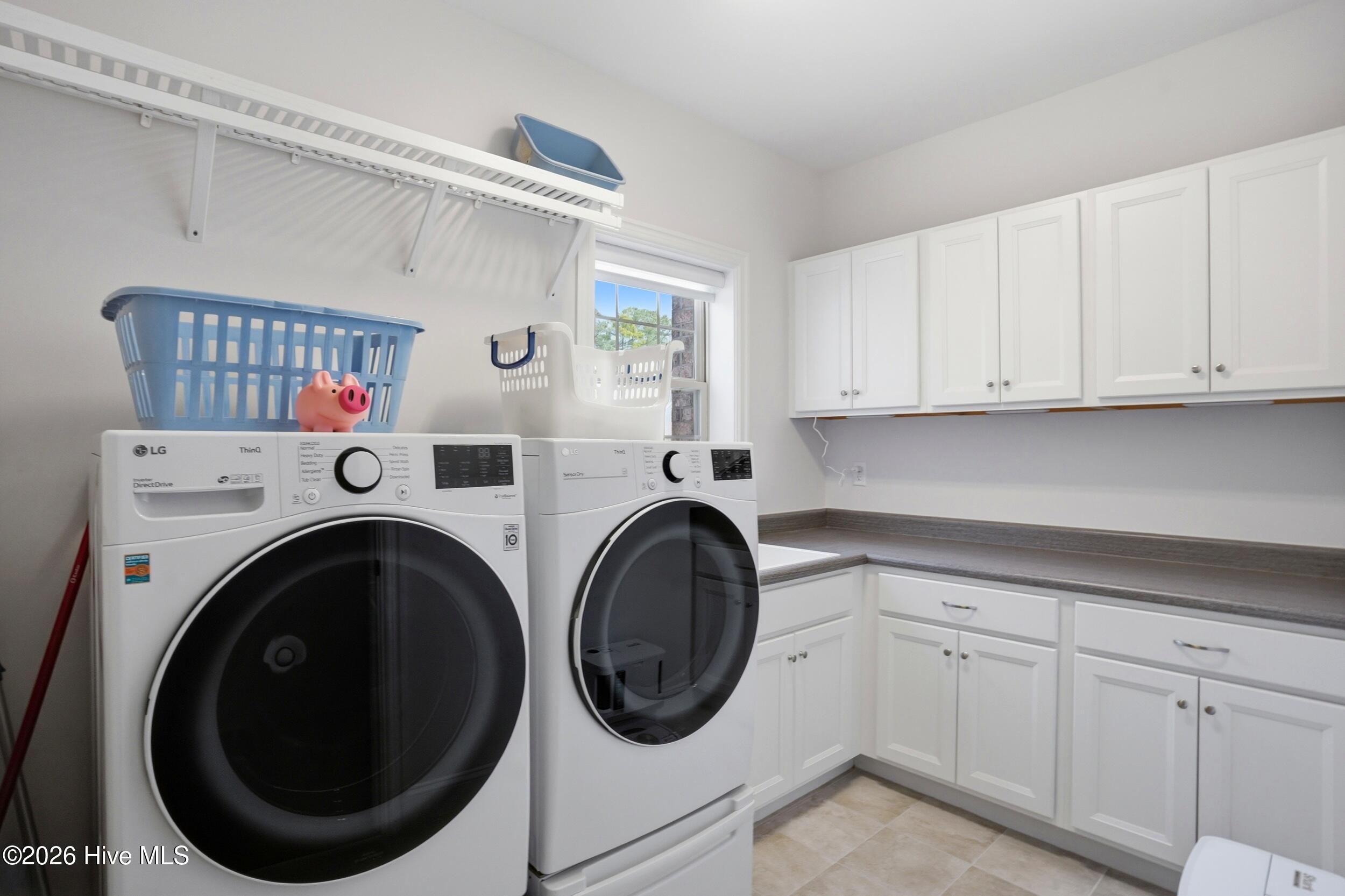 100560979 | Photo 35