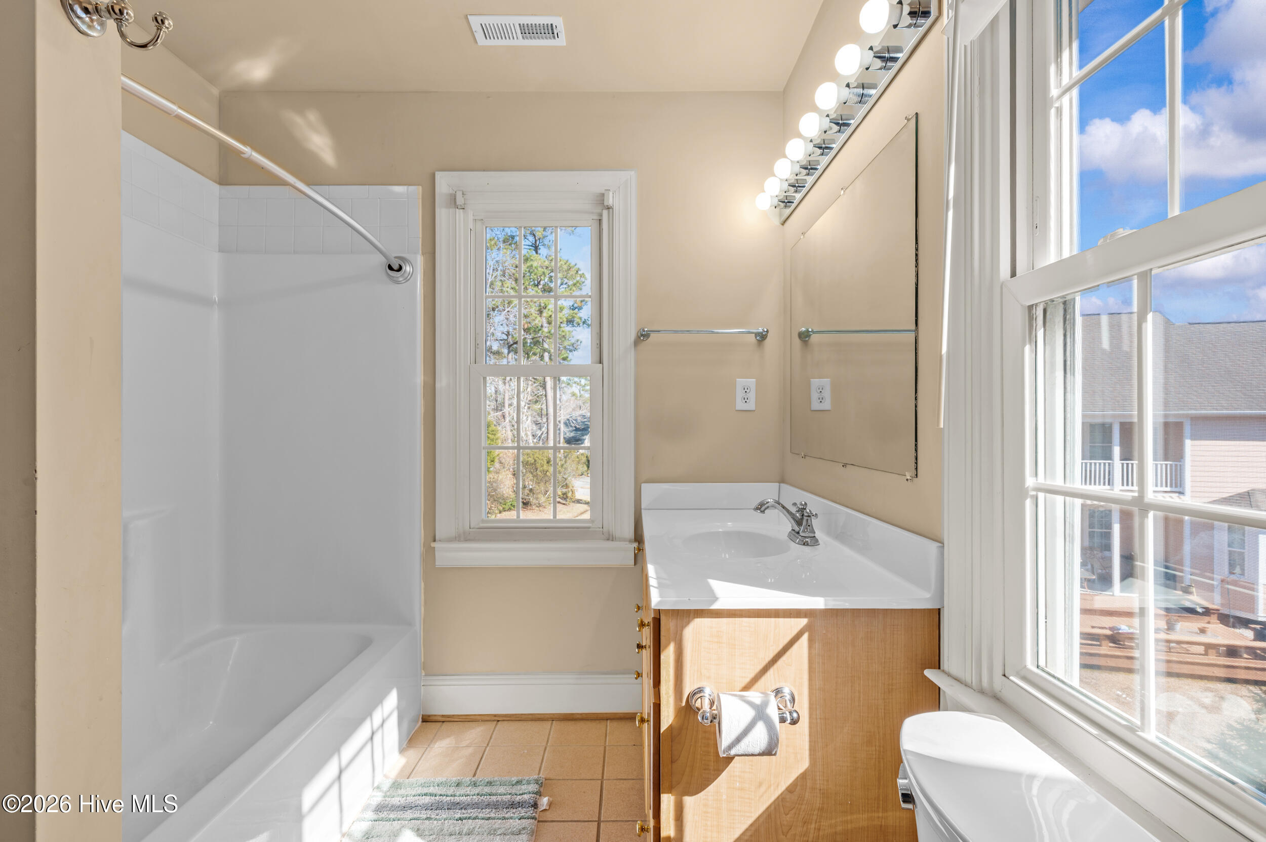 100554057 | Photo 50