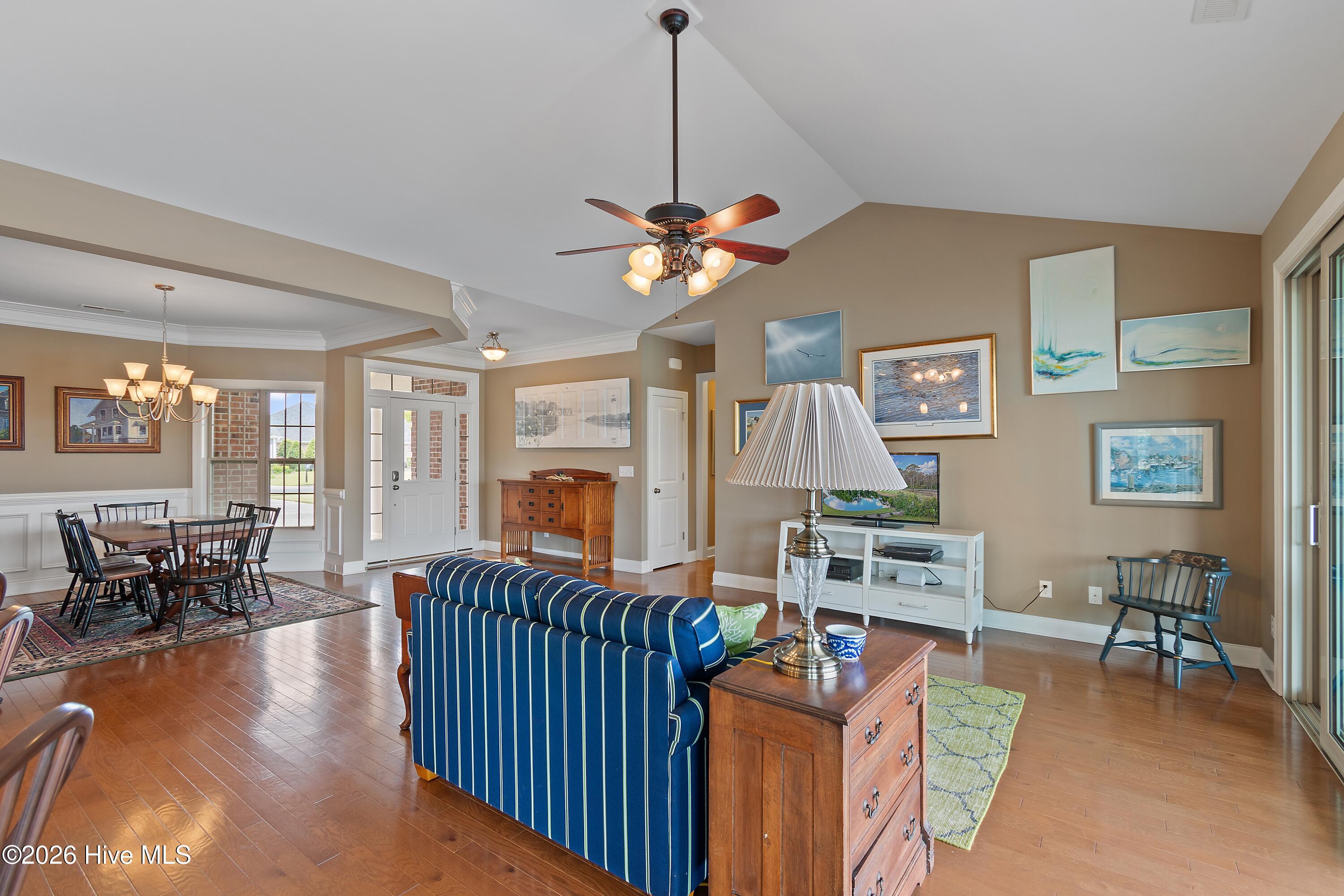 100565695 | Photo 12