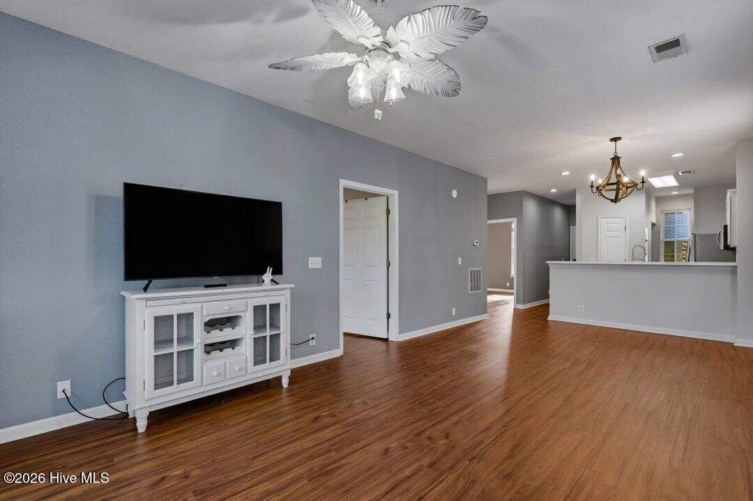 100528318 | Photo 12