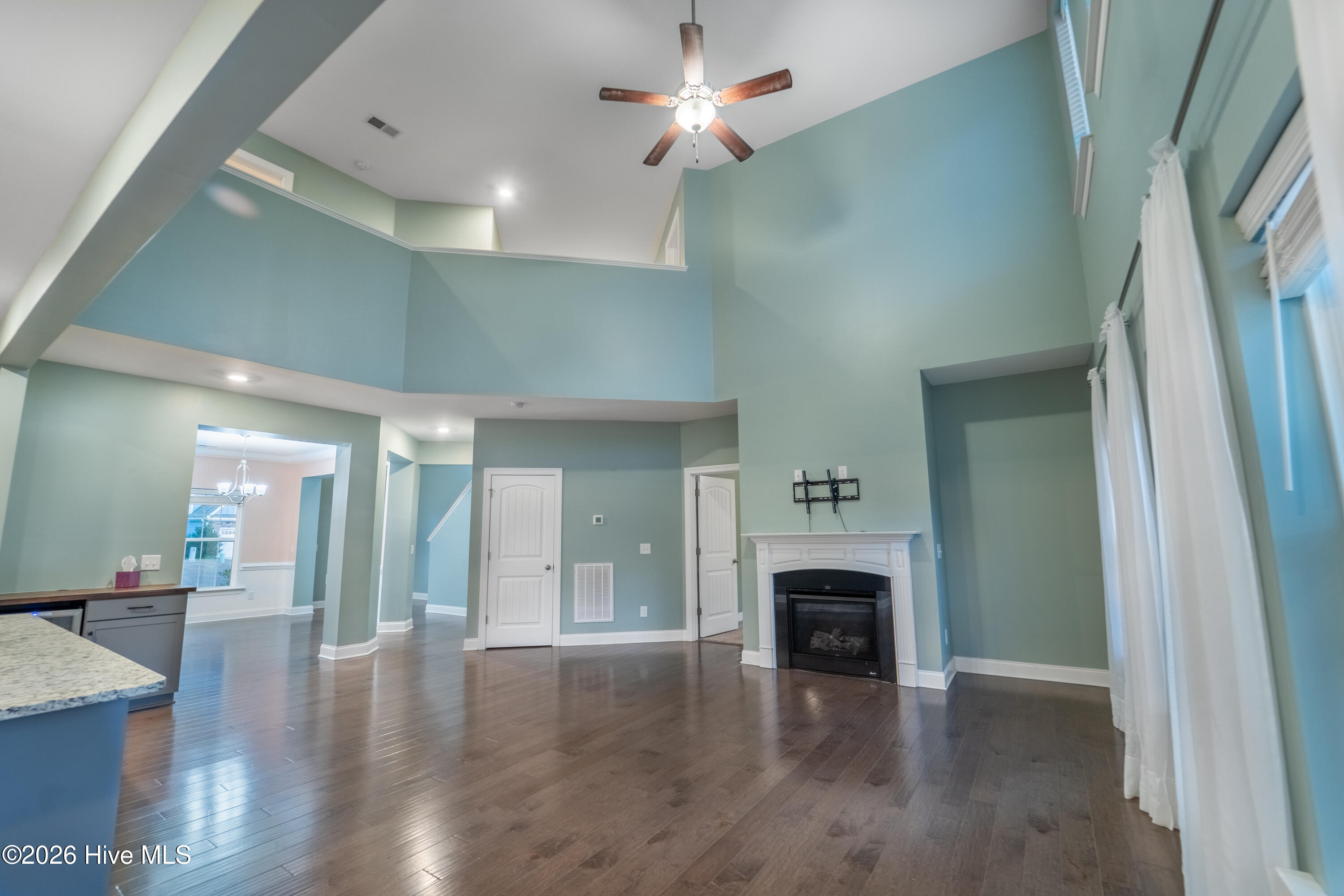 100553861 | Photo 12