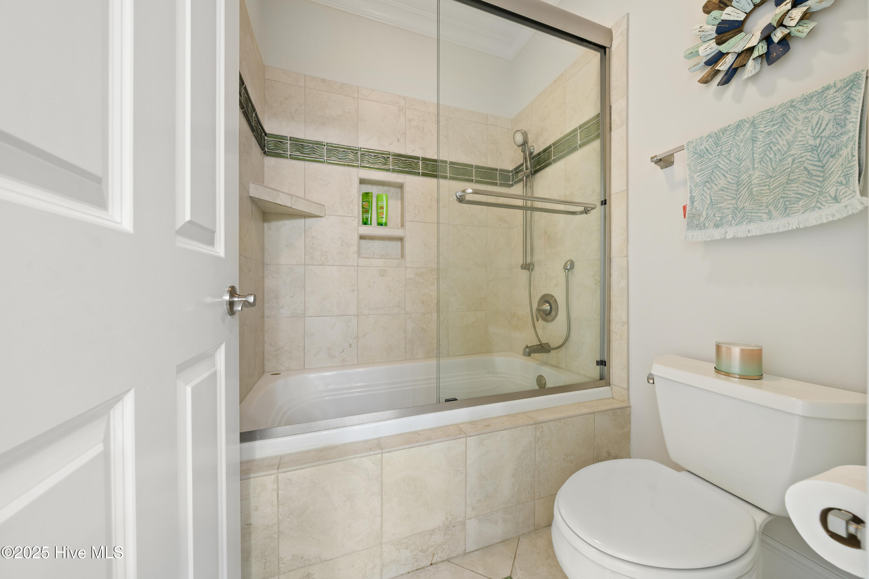 100541249 | Photo 35