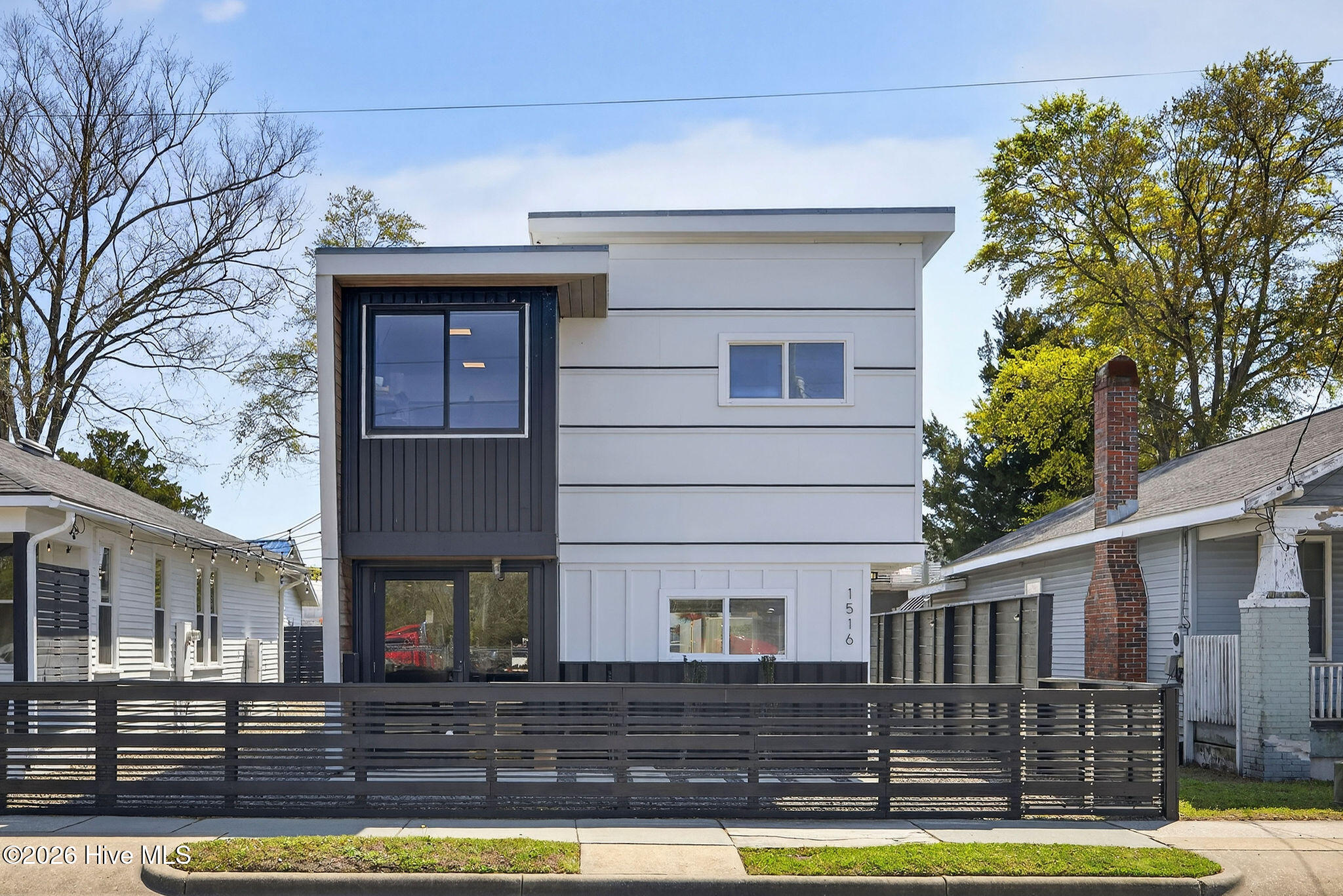 100563614 | Photo 39