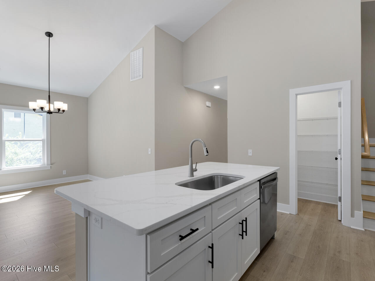 100565274 | Photo 15