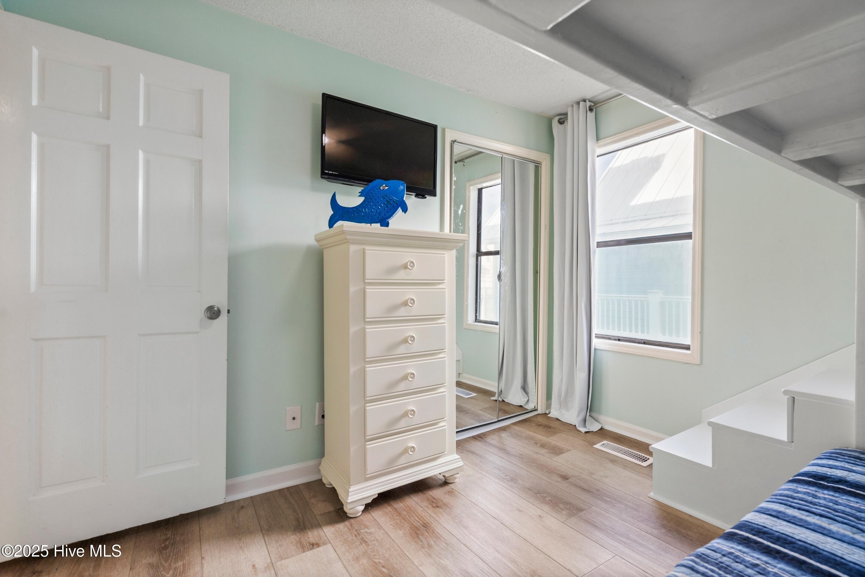 100536388 | Photo 24