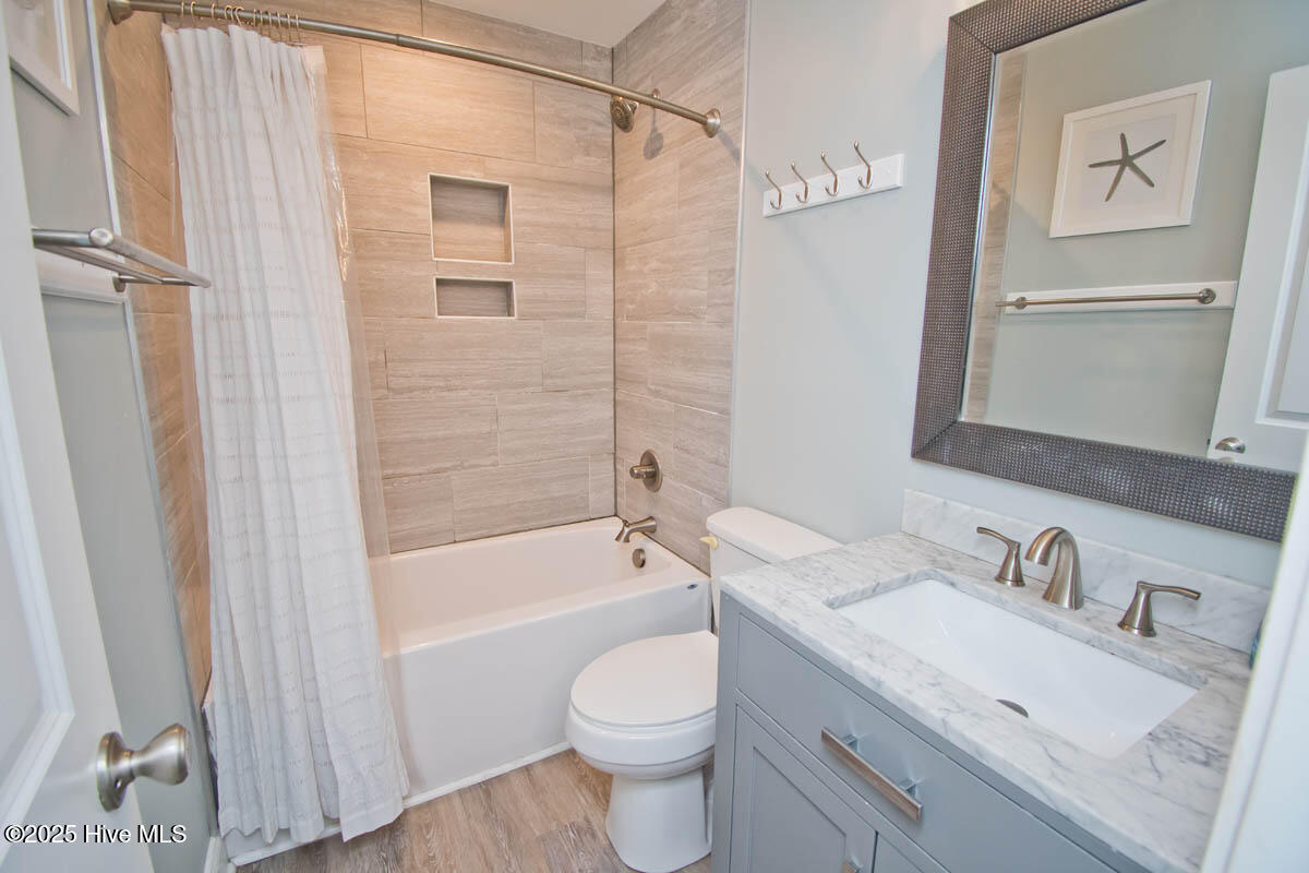 100528941 | Photo 34