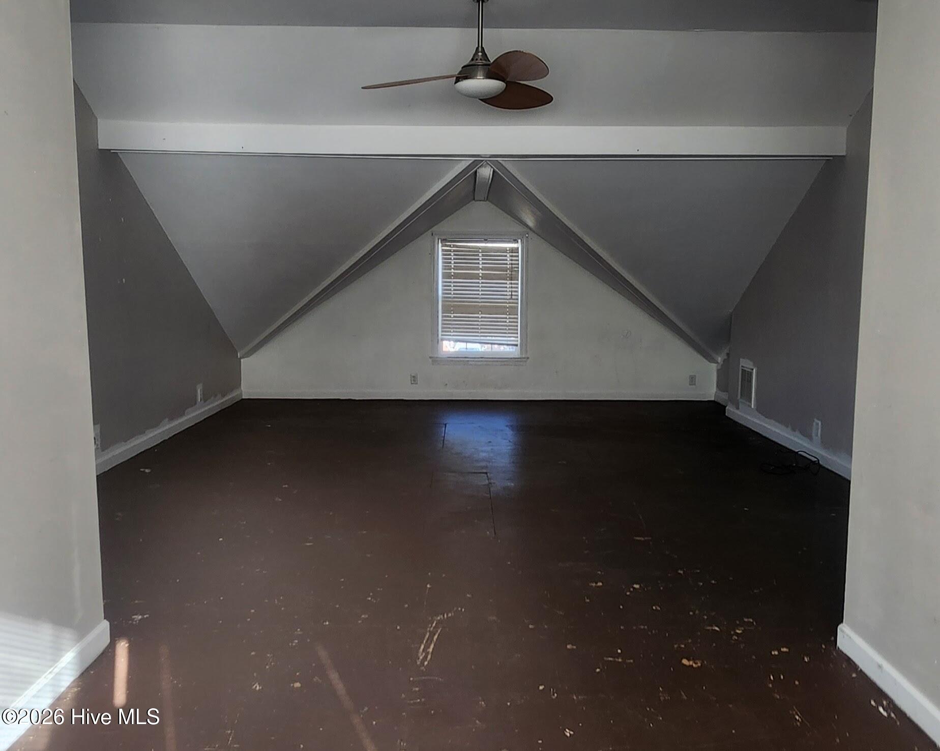 100550310 | Photo 15