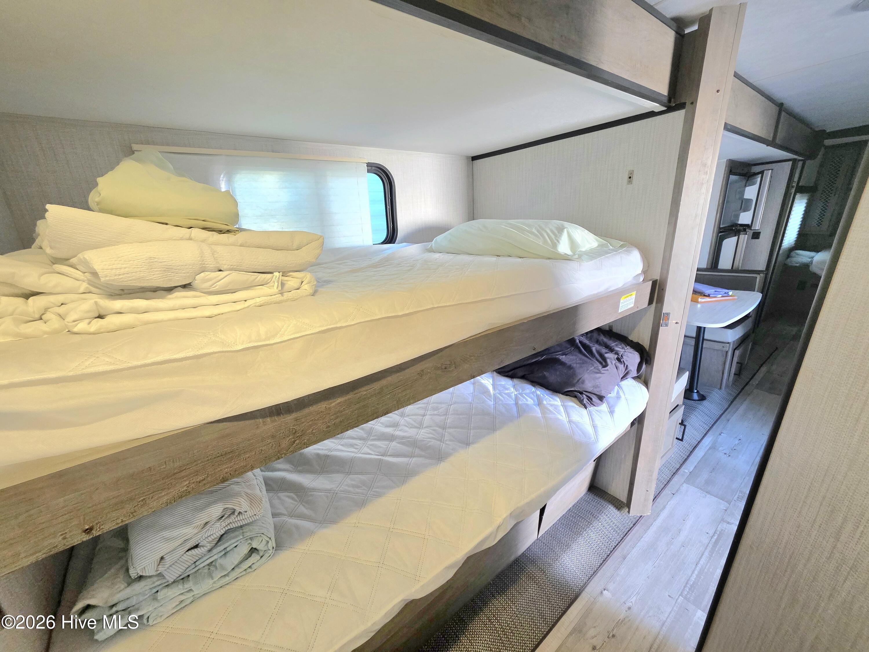 100557305 | Photo 11