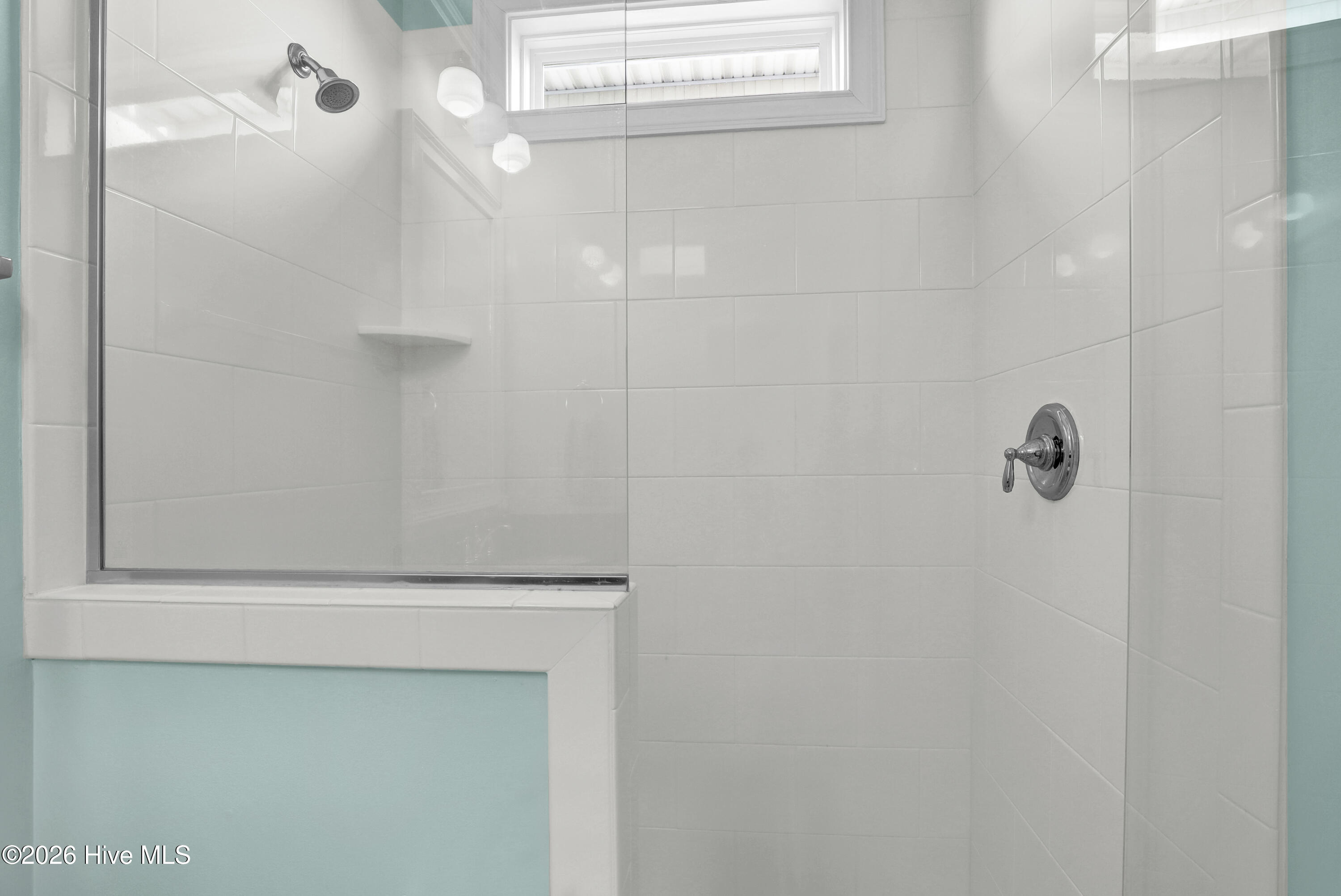 100548325 | Photo 24