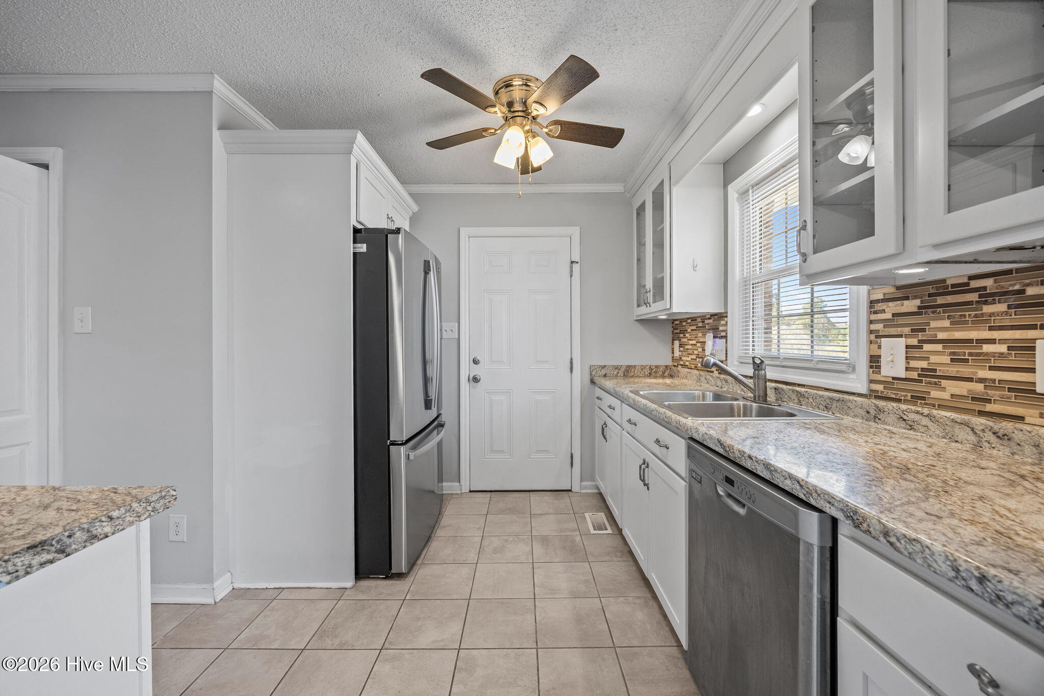 100554438 | Photo 15