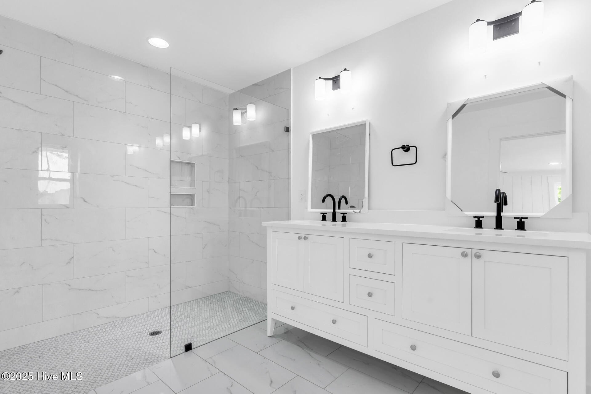 100547120 | Photo 29