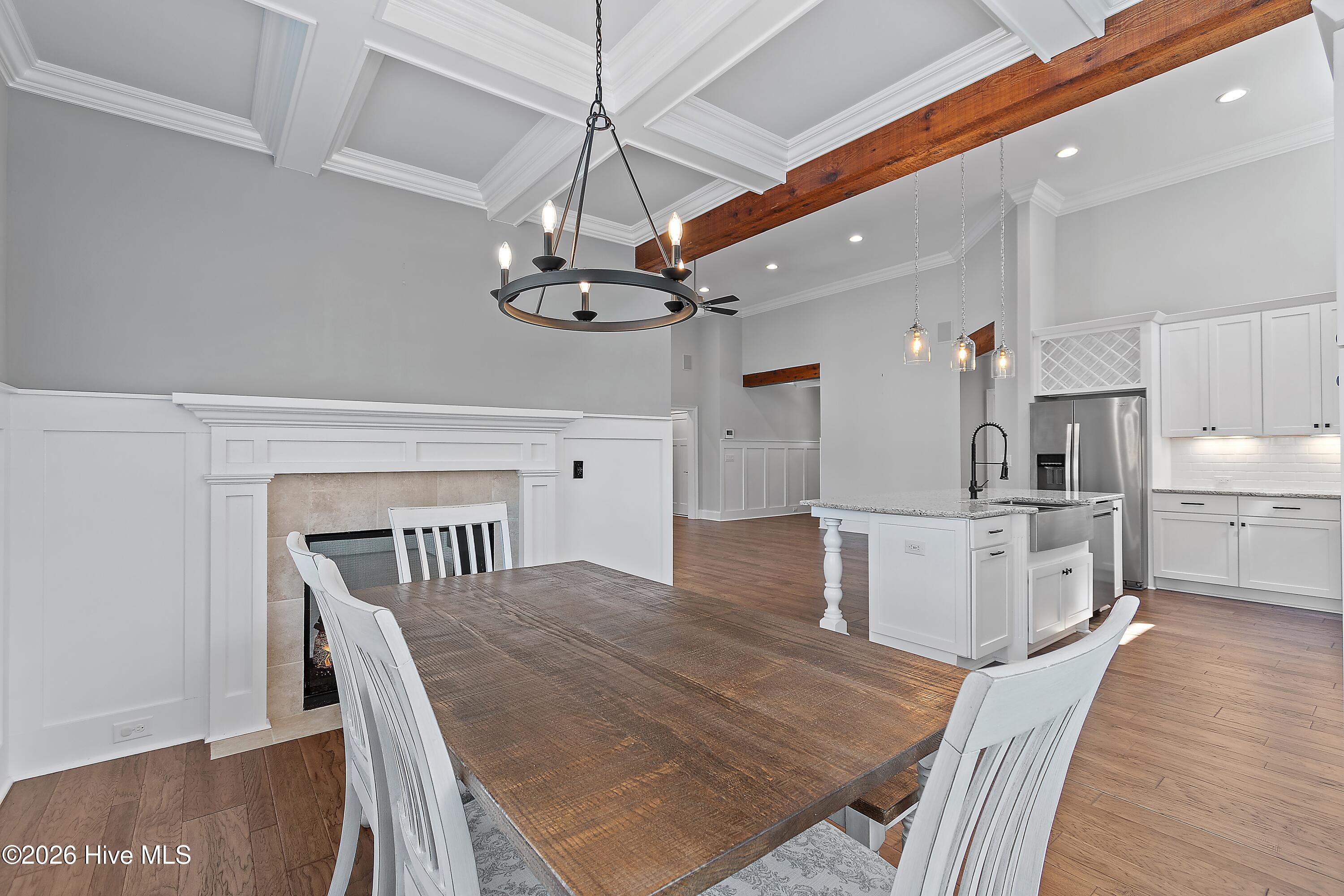 100564386 | Photo 26