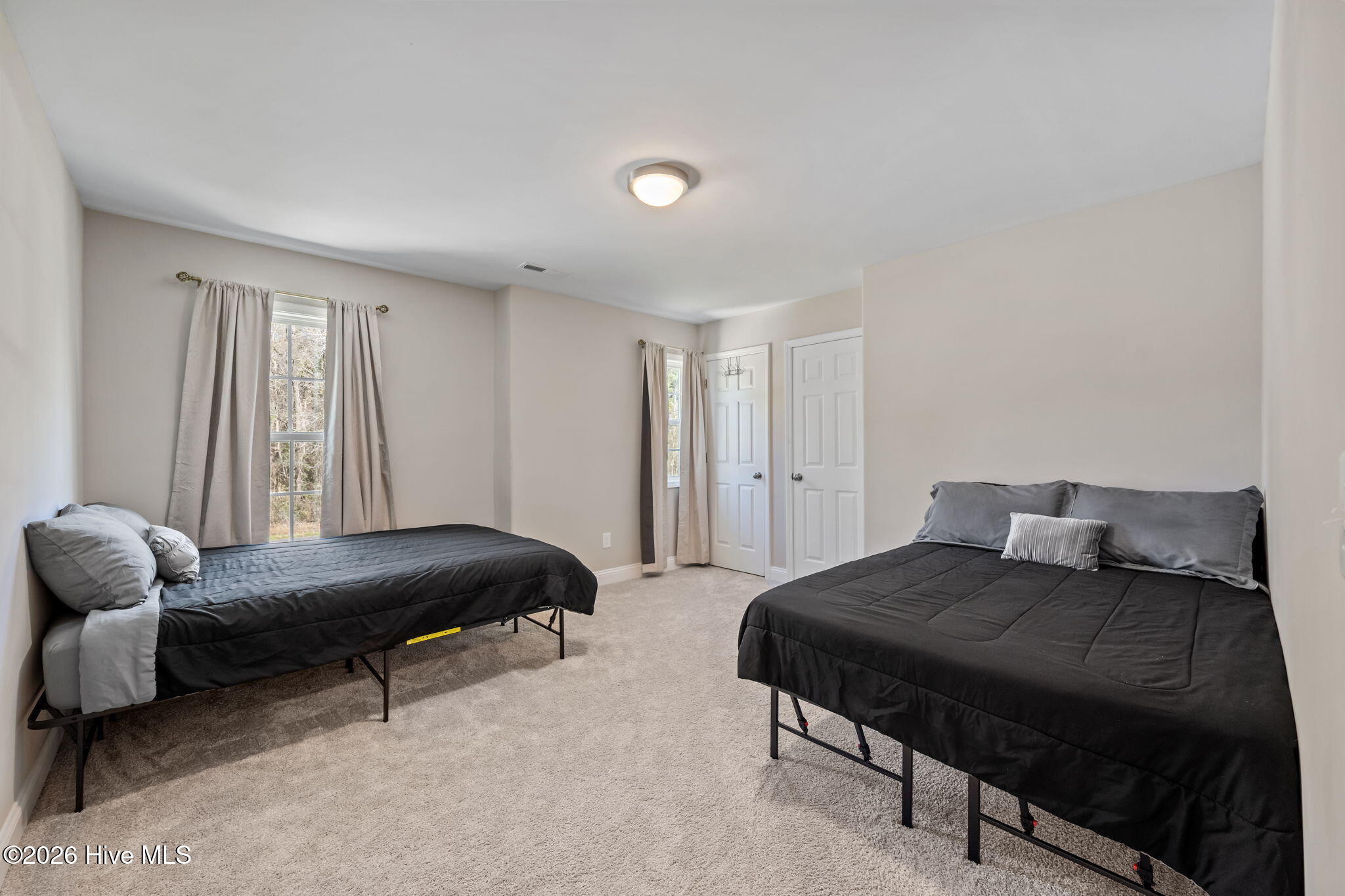 100560857 | Photo 27