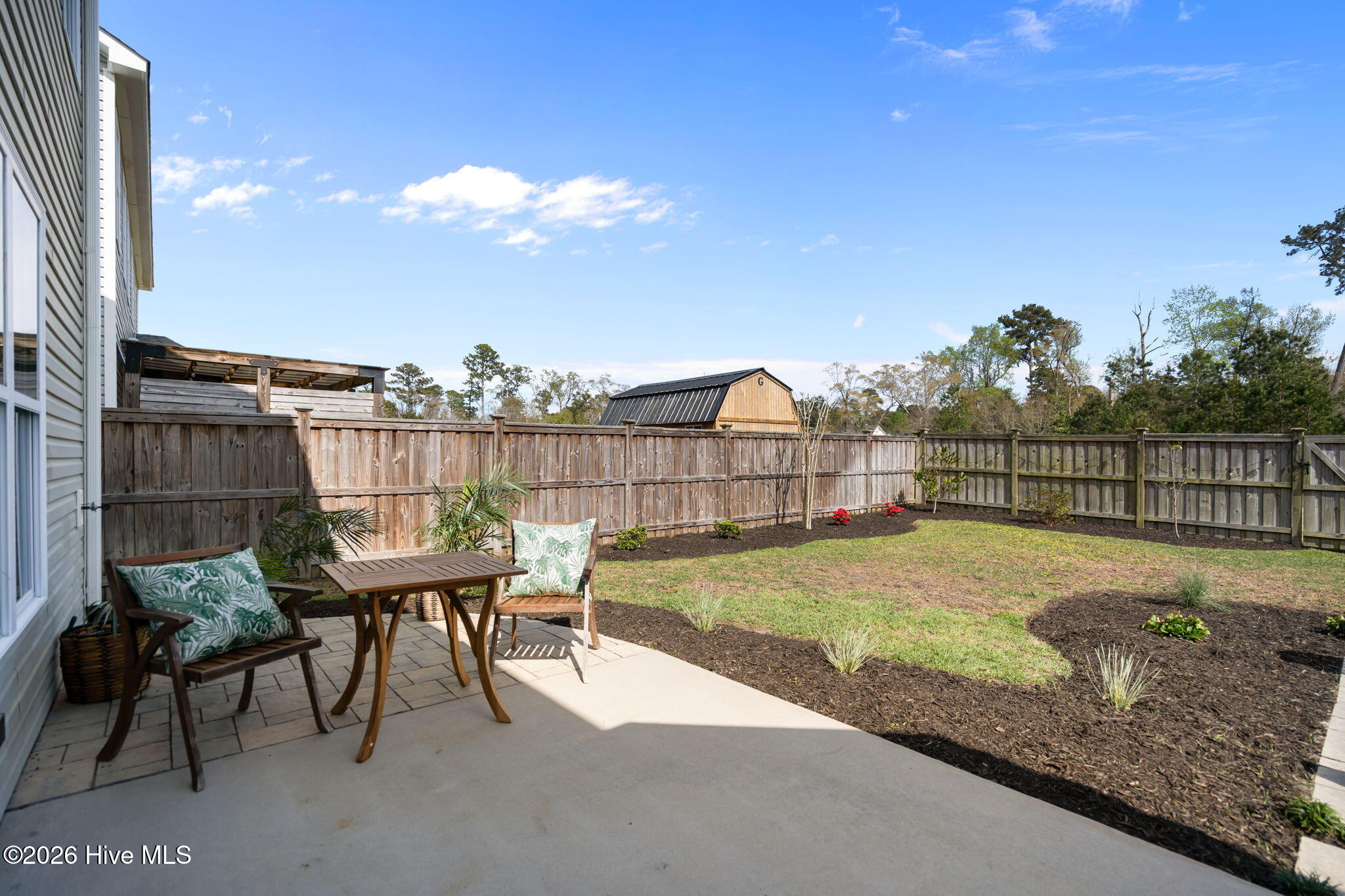 100562615 | Photo 46