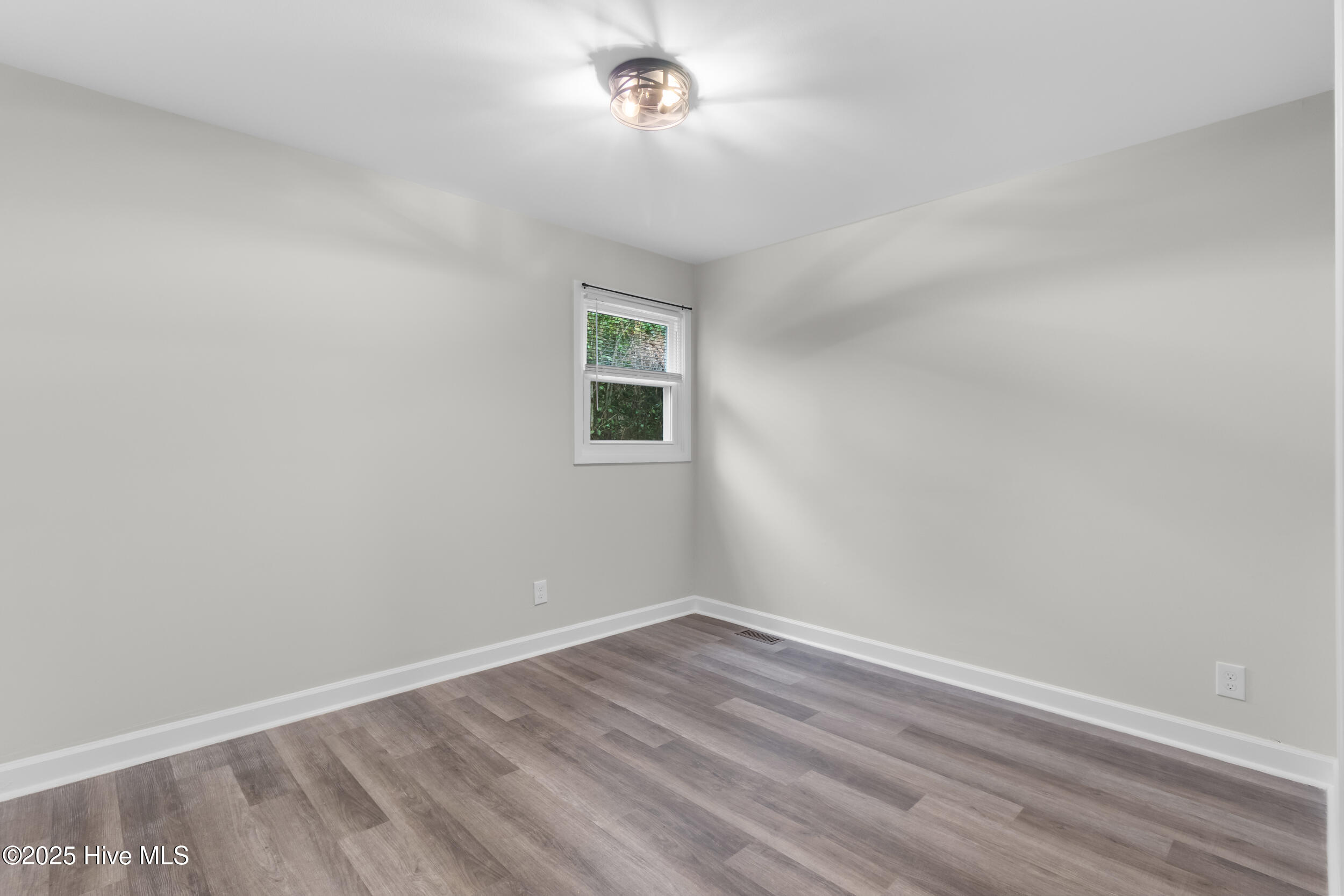 100534171 | Photo 13