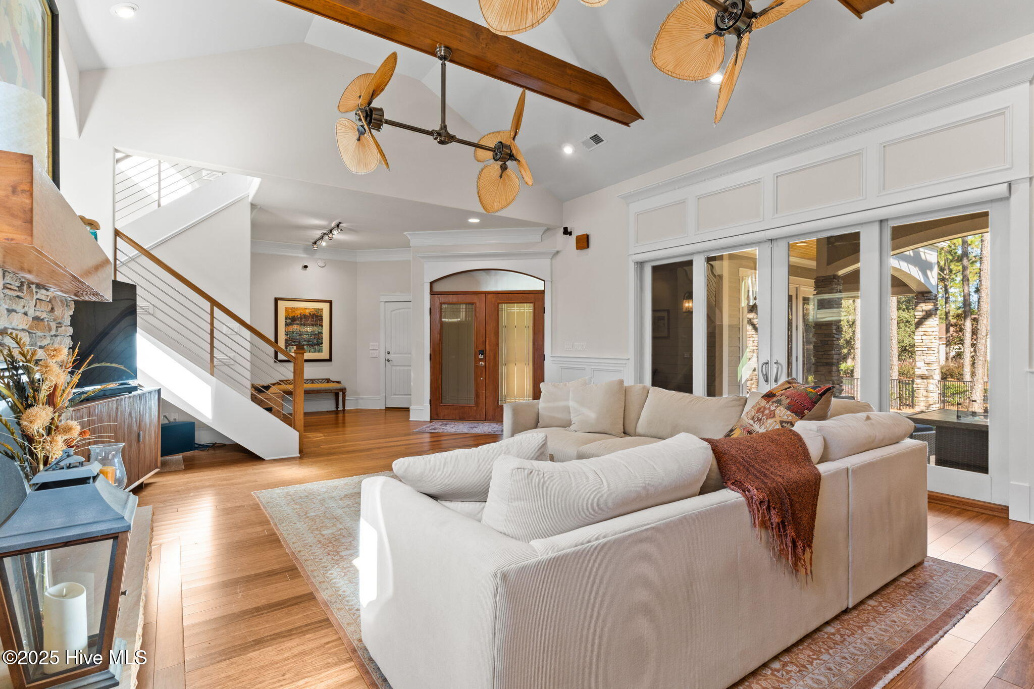 100540302 | Photo 28