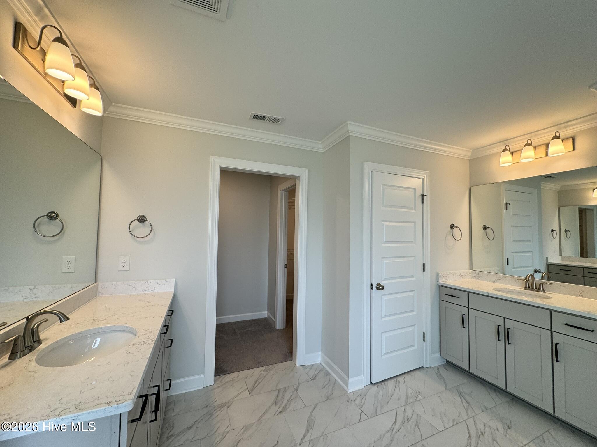 100558749 | Photo 41