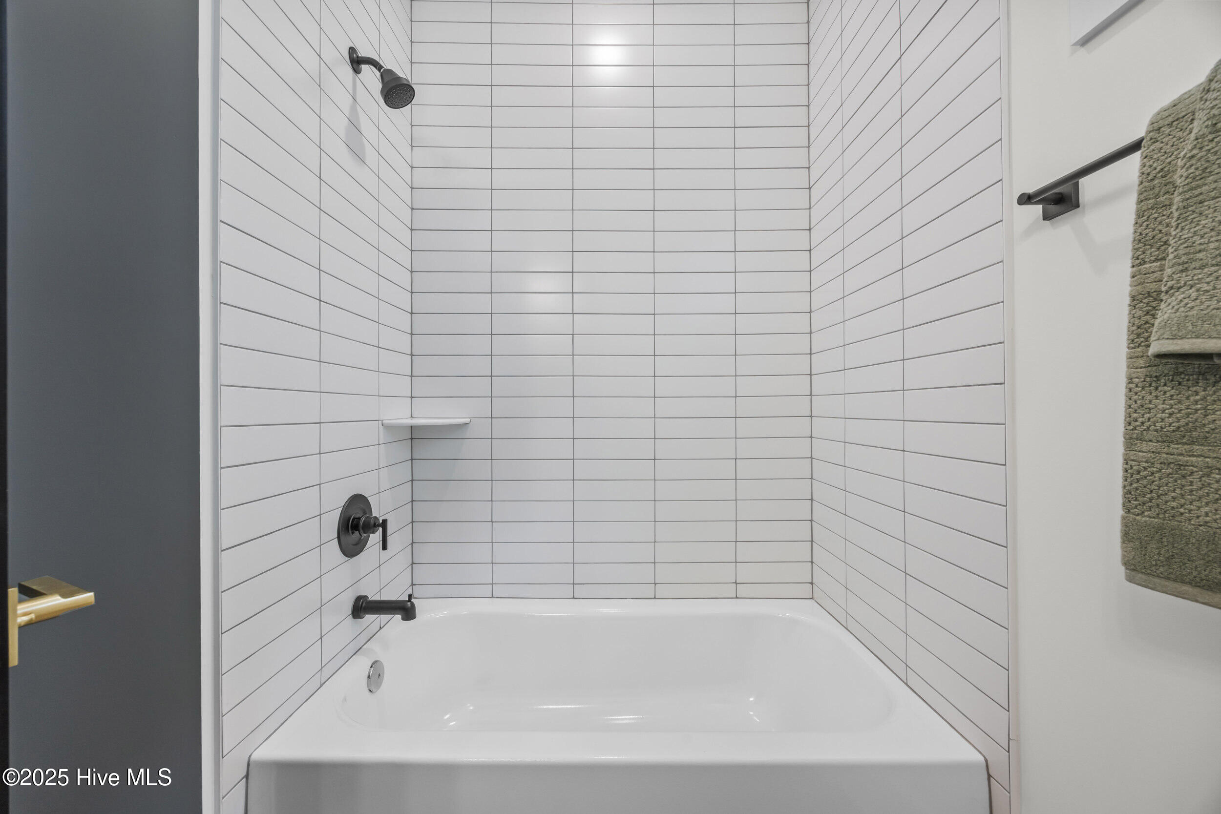 100557890 | Photo 32