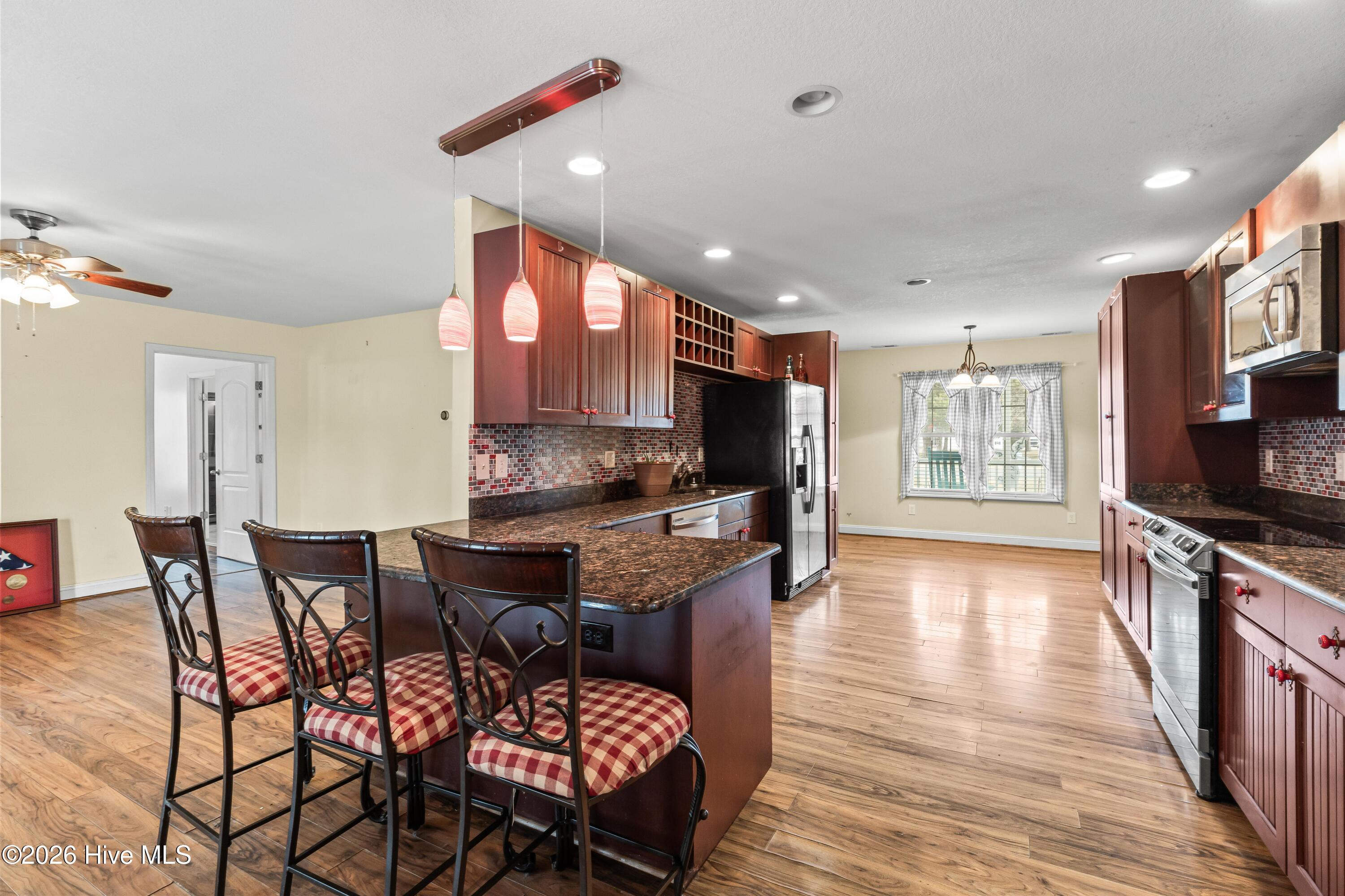 100559175 | Photo 10